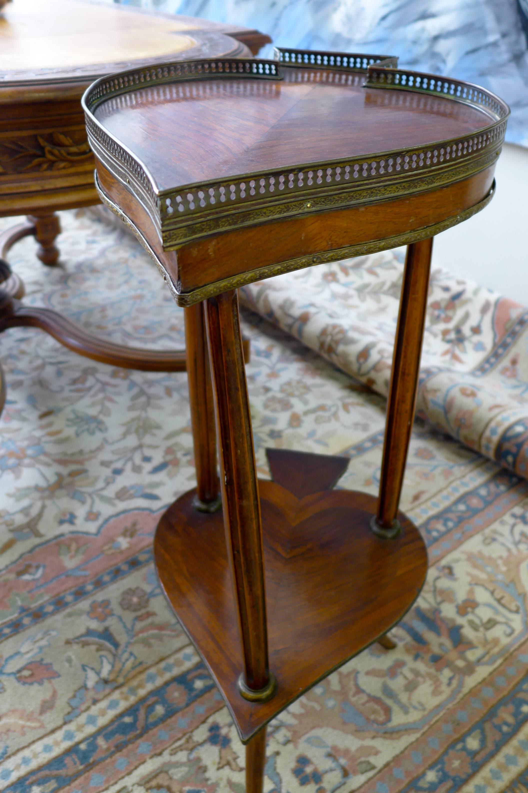 A rare 19th century mahogany spade shape tripod side table on two levels. Very elegant legs and nice glided brass surroundings on both levels, 
circa 1830.