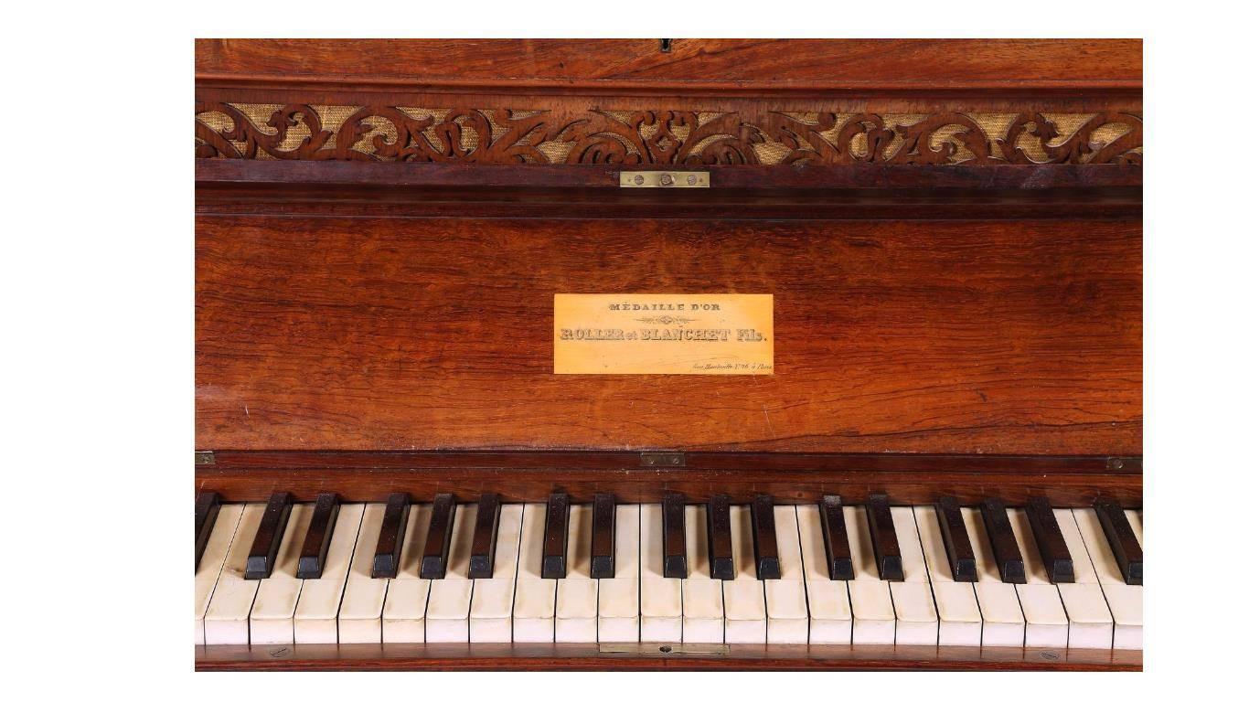 French piano makers Roller et Blanchet created this lavishly Victorian style upright petite piano with 80 keys clavier at 27 rue d'Hauteville in Paris, circa 1830. This all-wood piano has an incredibly intricate carved front grill that is made from