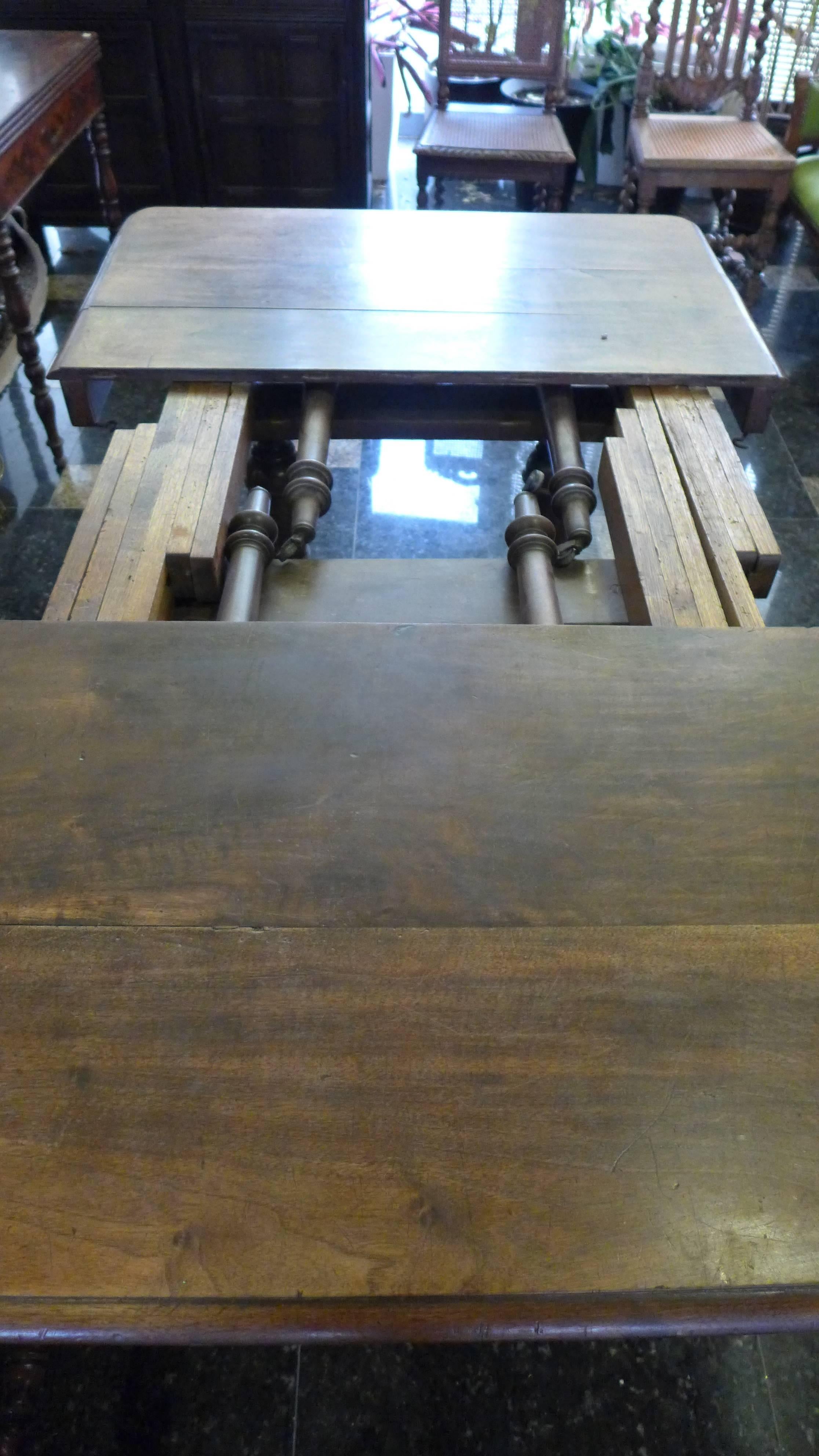 Antique French 19th Century Rectangle Extending Oak Table For Sale 1