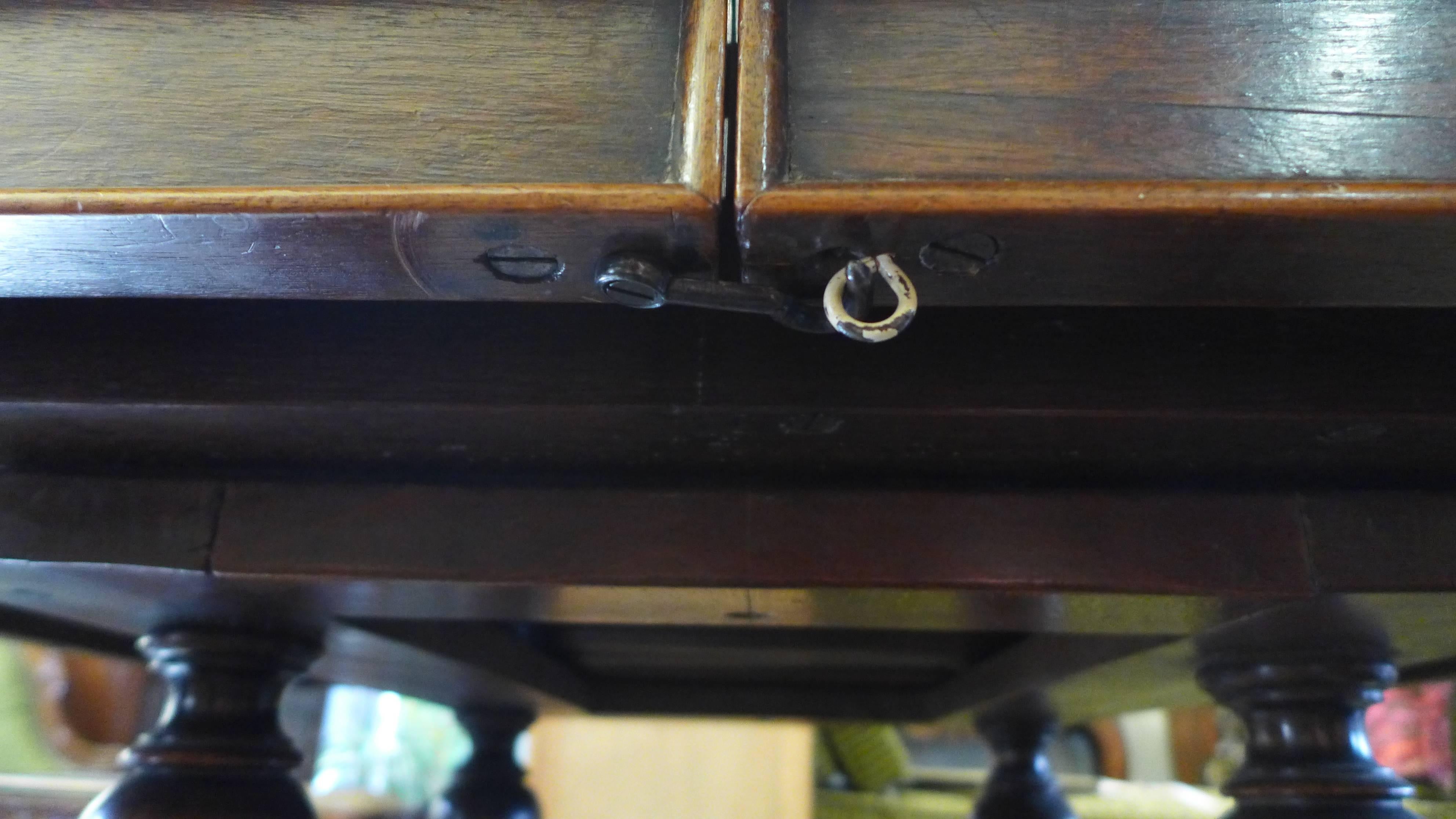 Ancienne table française du 19ème siècle en chêne rectangulaire à rallonge en vente 2