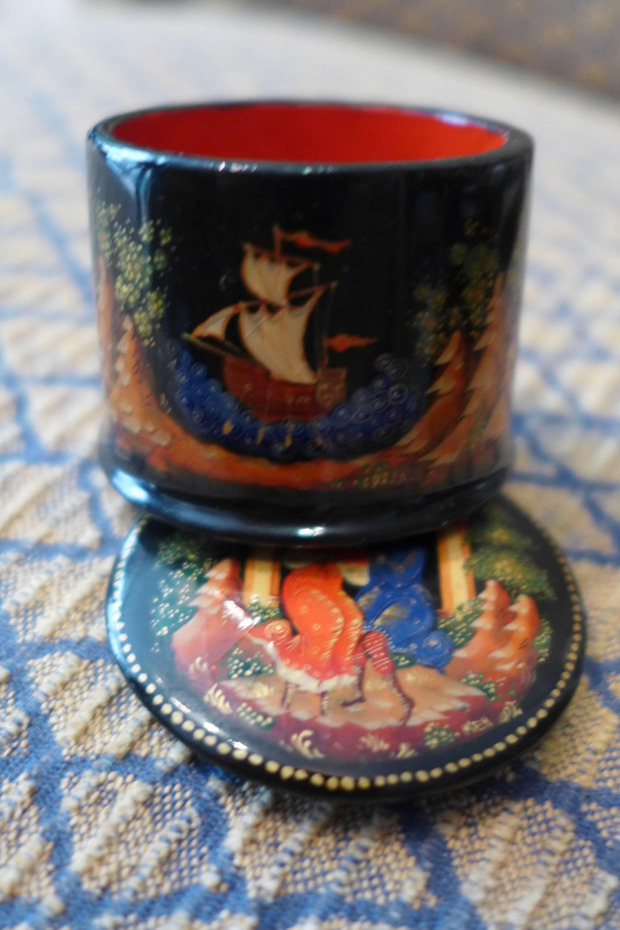 Hand-Crafted Palekh Hand-Painted Russian Jewelry Lacquered Round Box