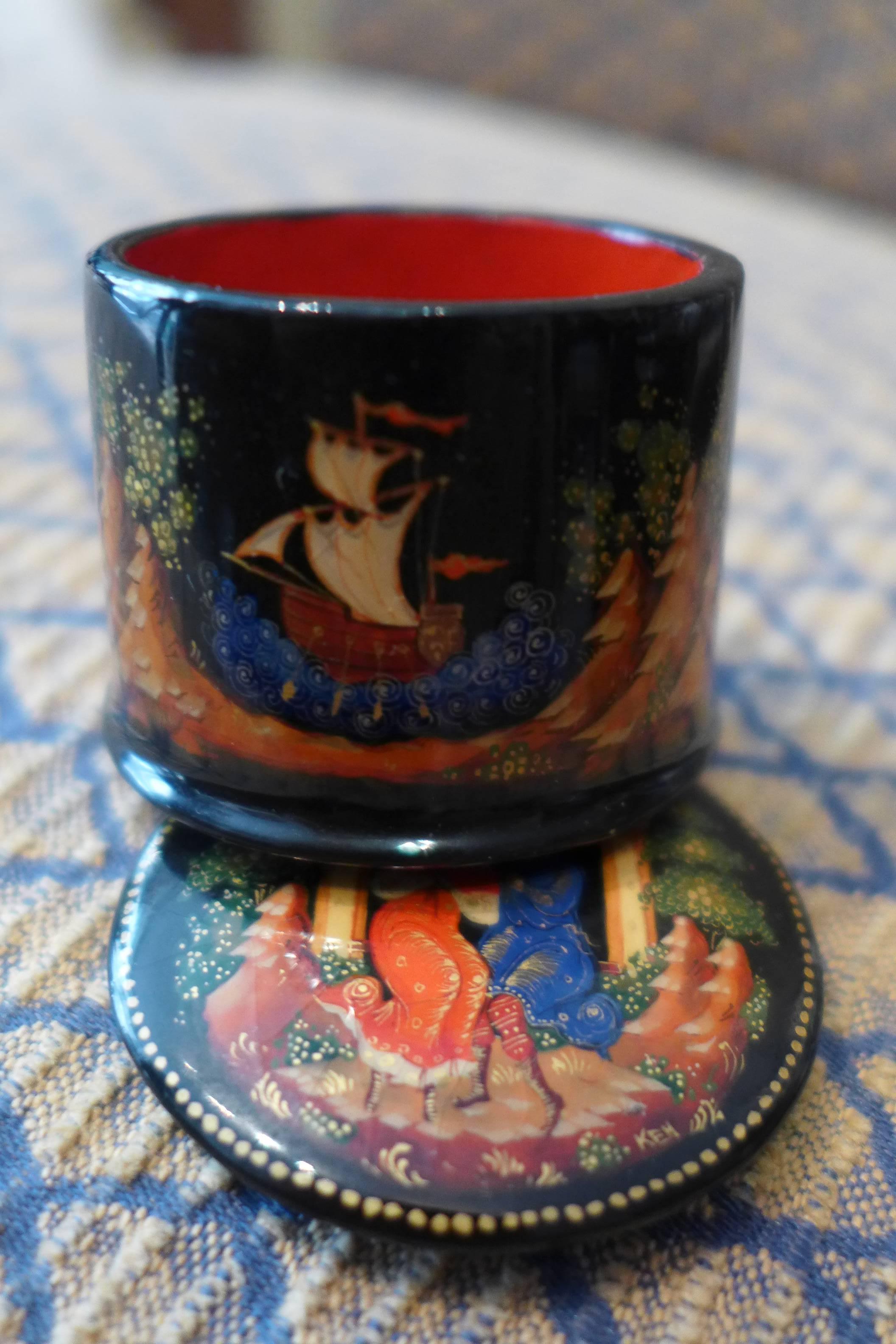 Arts and Crafts Palekh Hand-Painted Russian Jewelry Lacquered Round Box