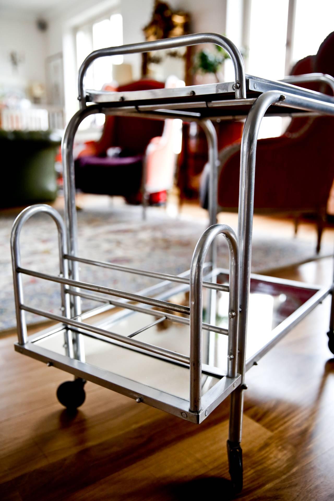 An Art Deco serving bar cart in chrome and mirror by Jacques Adnet
France, circa 1935
A great elegant addition to any stylish room.