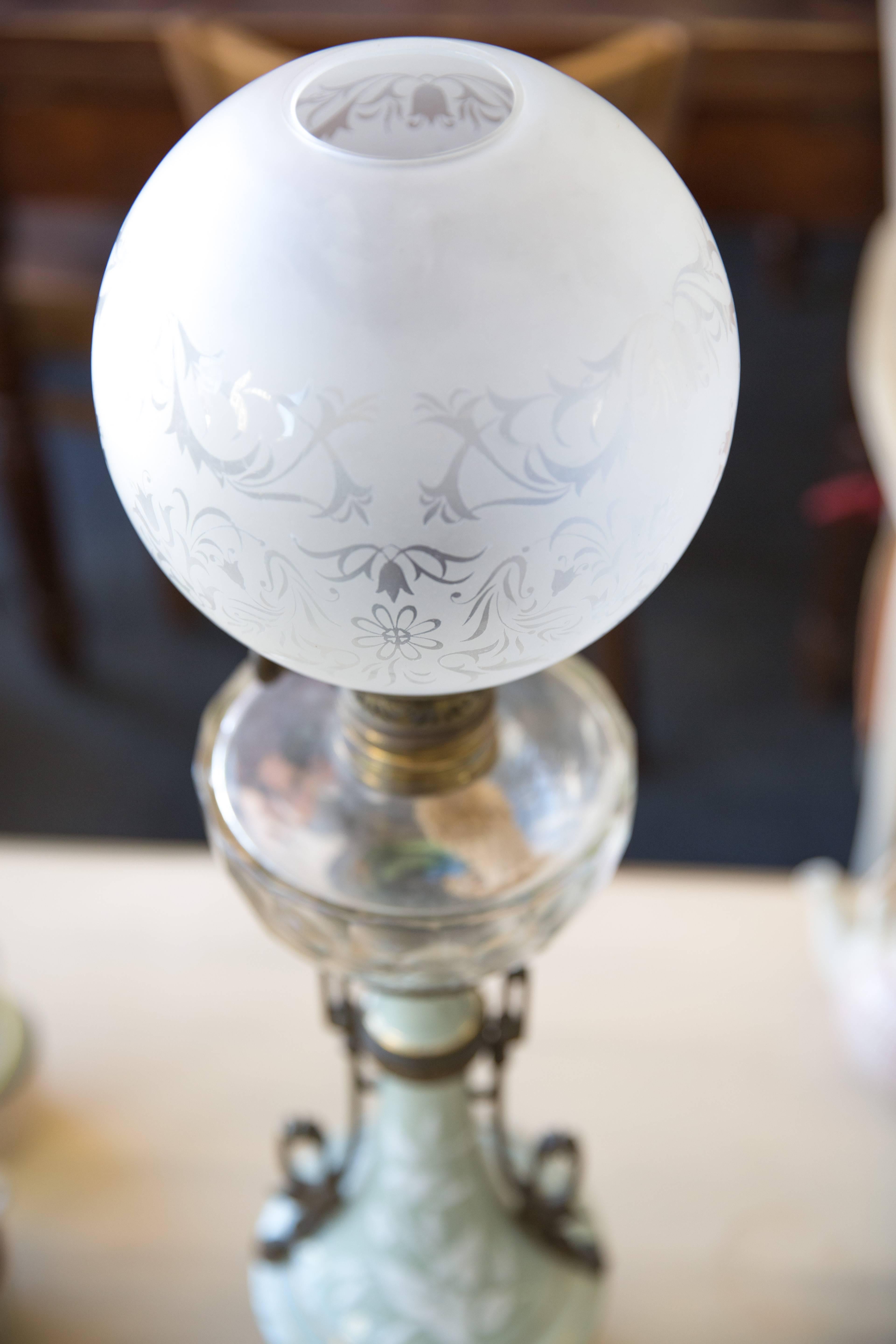 Porcelaine Exceptionnelle lampe en porcelaine avec brûleur à huile d'origine, vers 1900 en vente