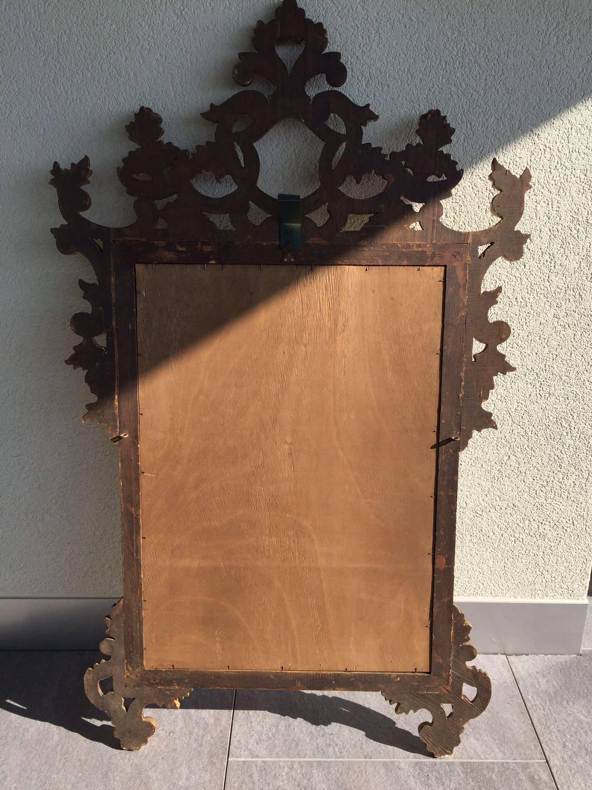 Beautiful Italian mirror with real wood.

Measures: H 132 cm x L 80 P 3.5 cm (frame)
H 71.5cm, L 51 (mirror).