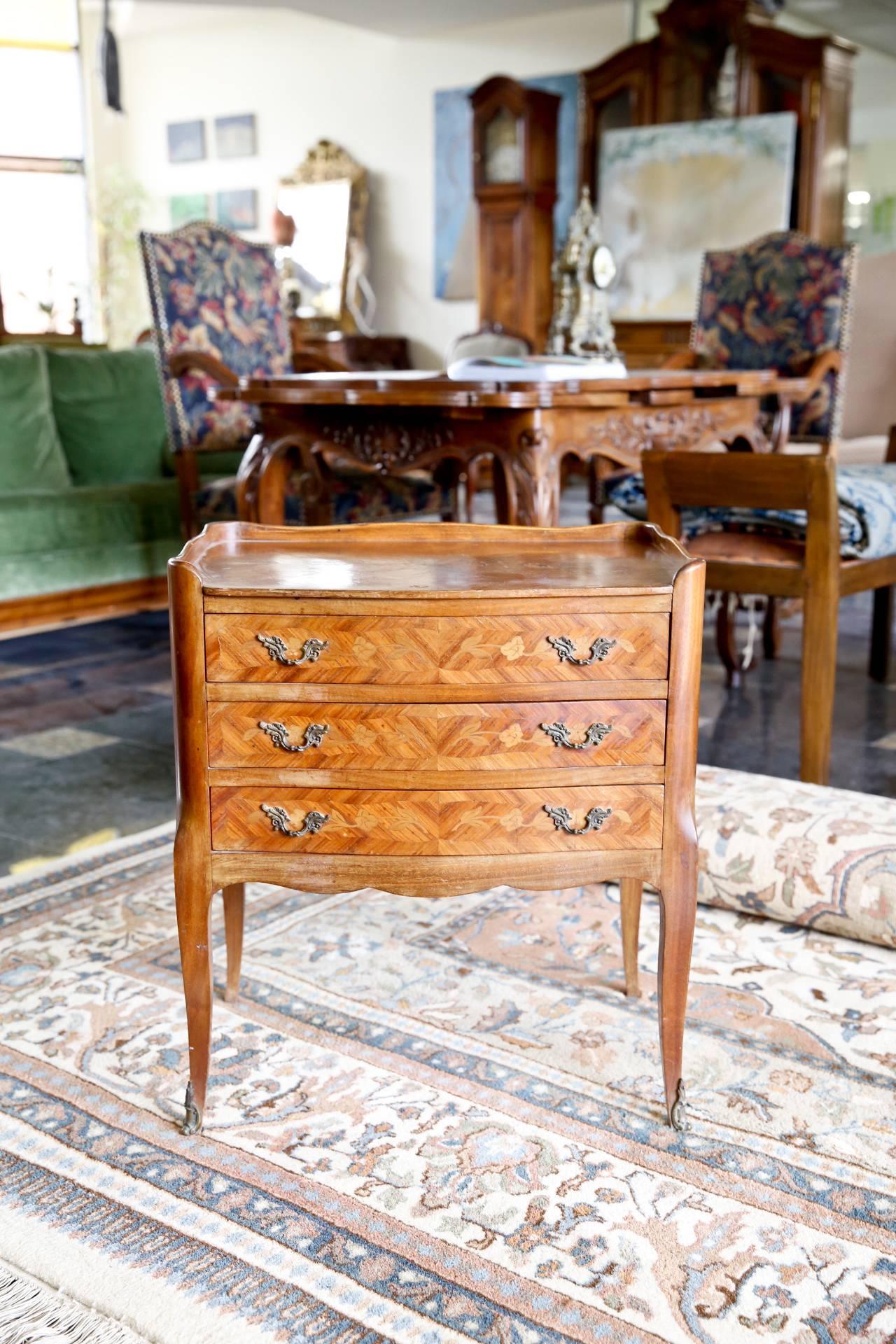 19th century Louis XVI style three-drawer petite commode from Paris, circa 1860. This commode is made from kingwood and features exquisite floral marquetry decoration at front and on the top and original bronze handles and nice ornaments on the