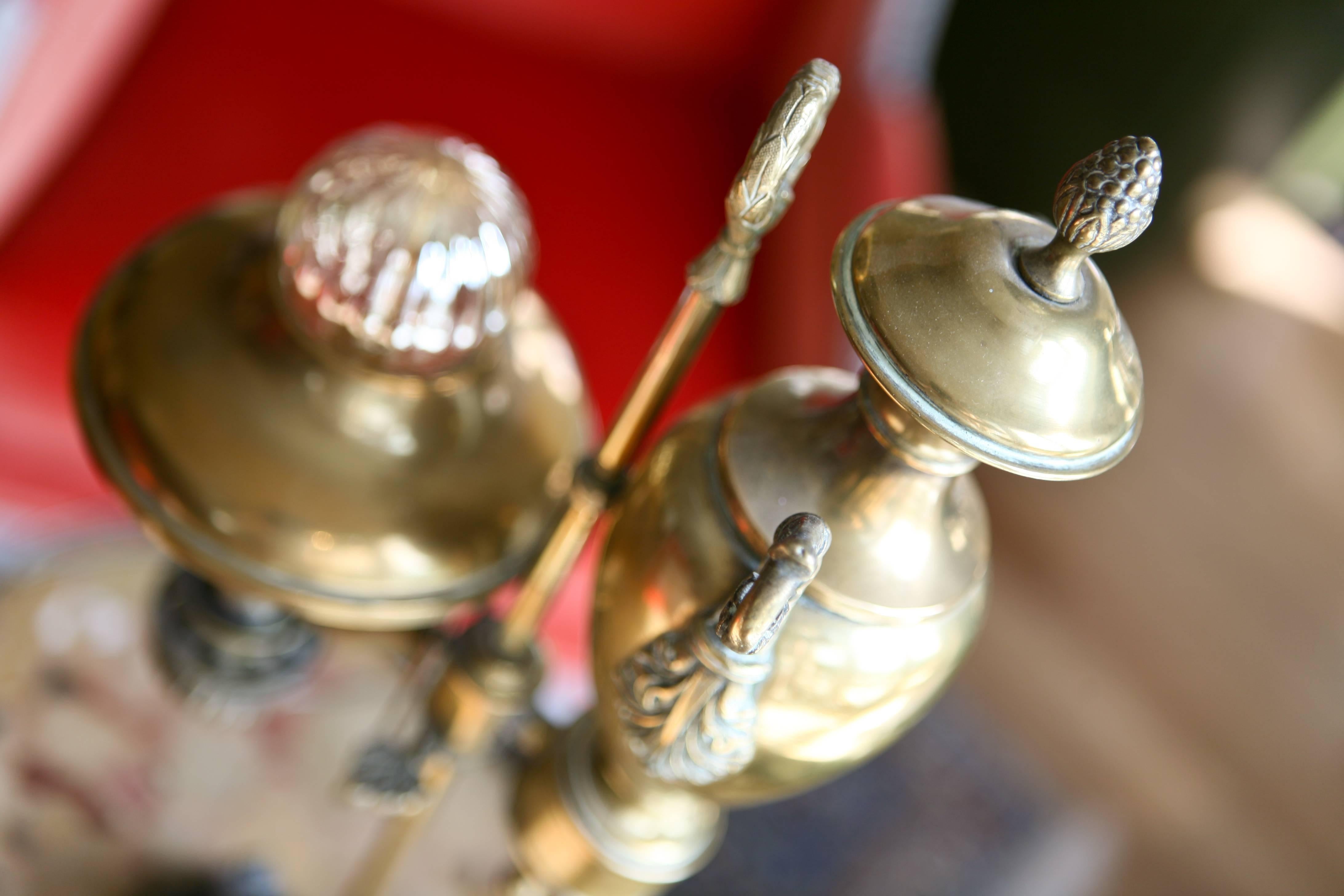 Laiton Lampe de bureau française du XIXe siècle en laiton de style Empire en vente