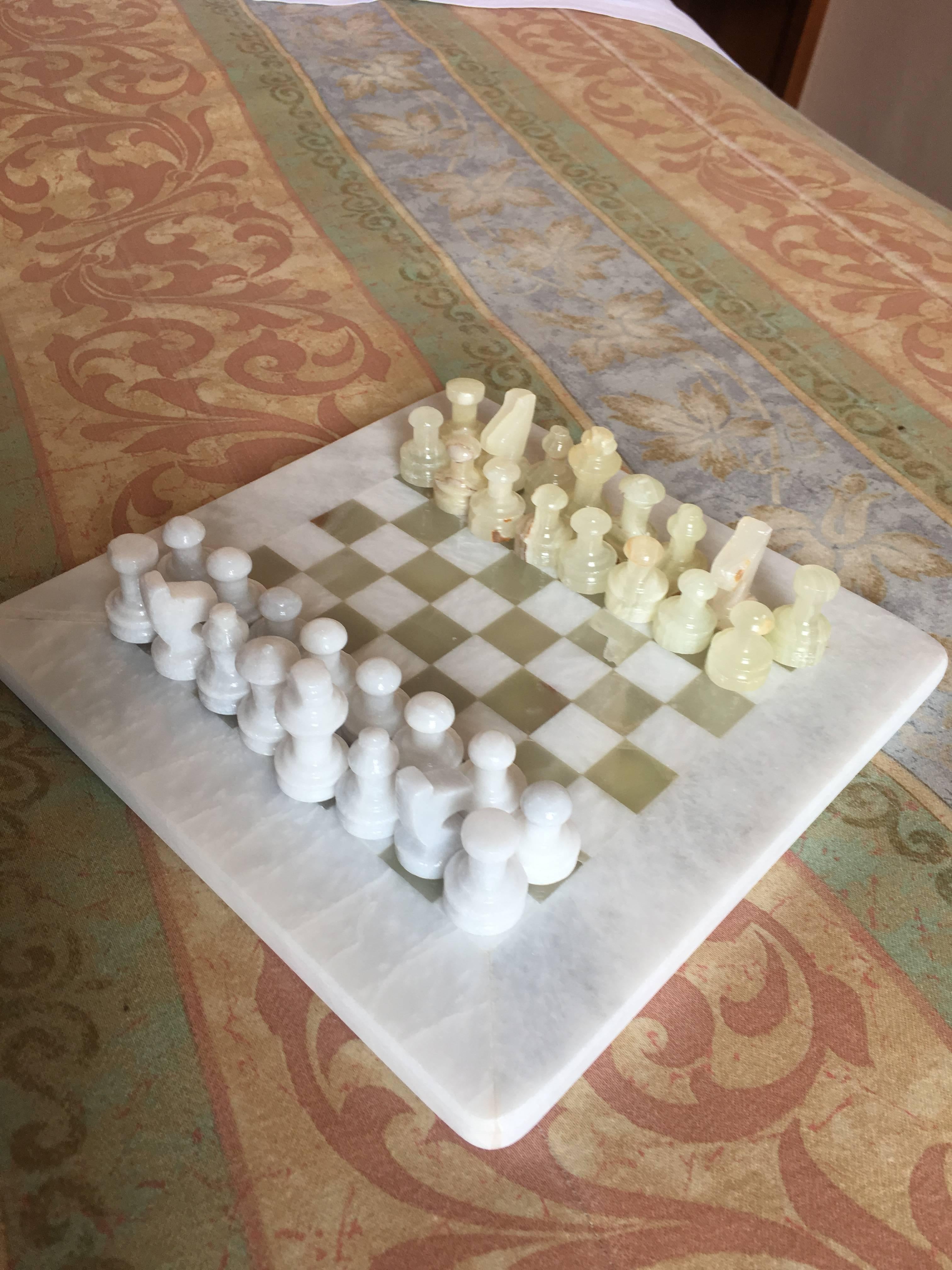 Green, White Onyx Marble Hand-Carved Chess In Excellent Condition In Sofia, BG