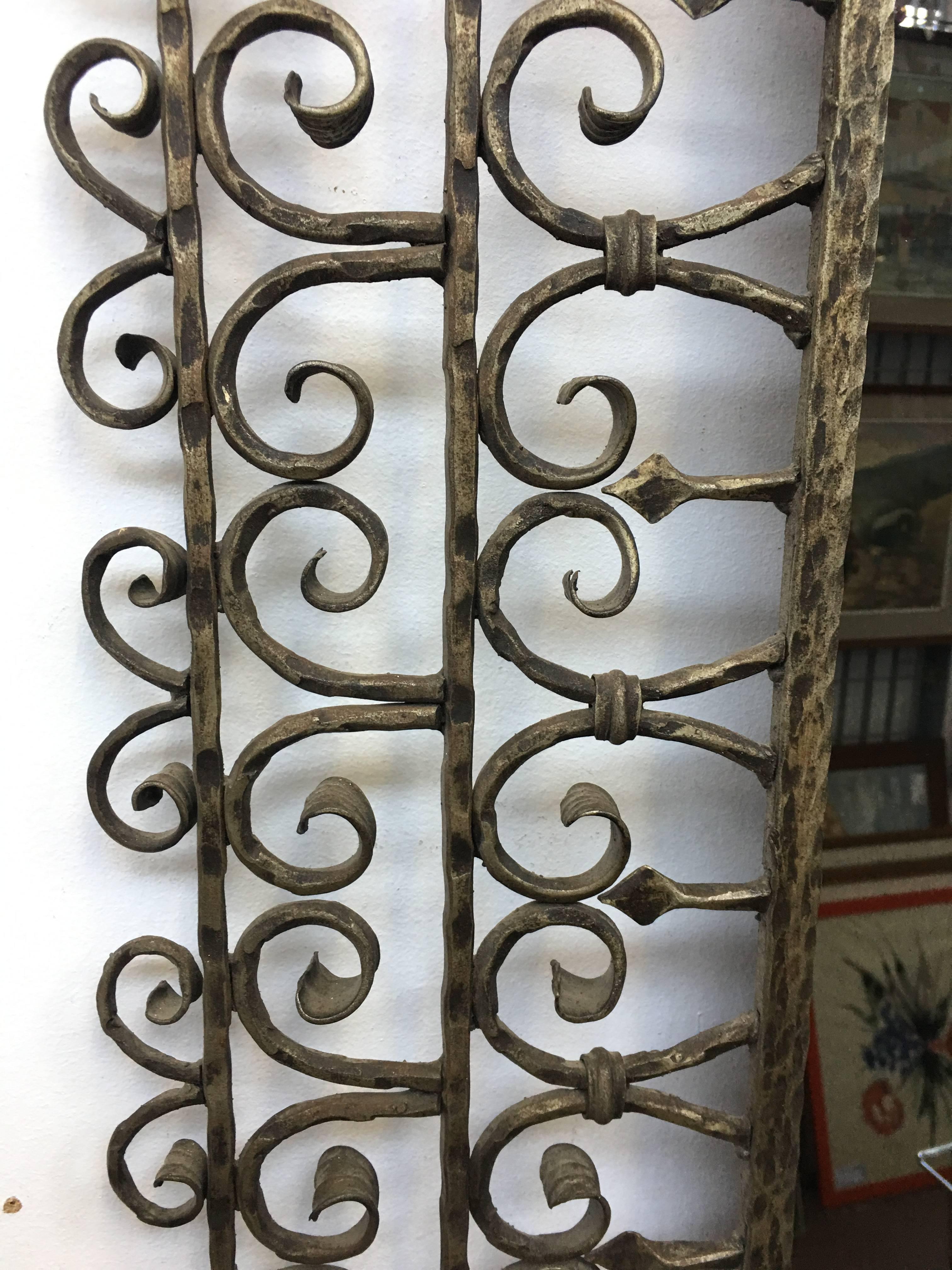 Incredible wrought iron wall smoked mirror. Made in Italy by "VETRARP Pisa"

Free shipping all around the worlds.