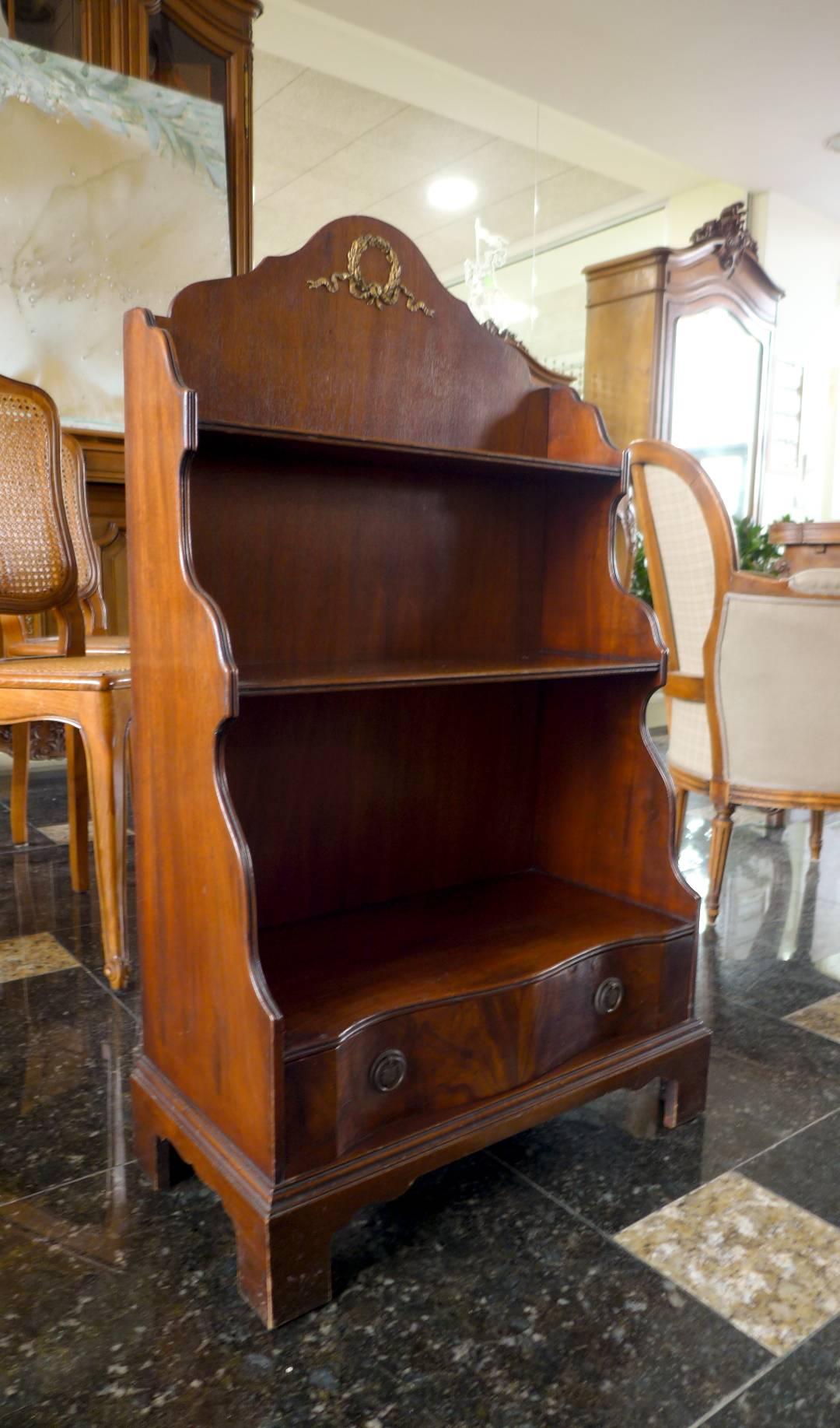Regency Early 19th Century Mahogany Waterfall Bookcase with Three Shelves For Sale