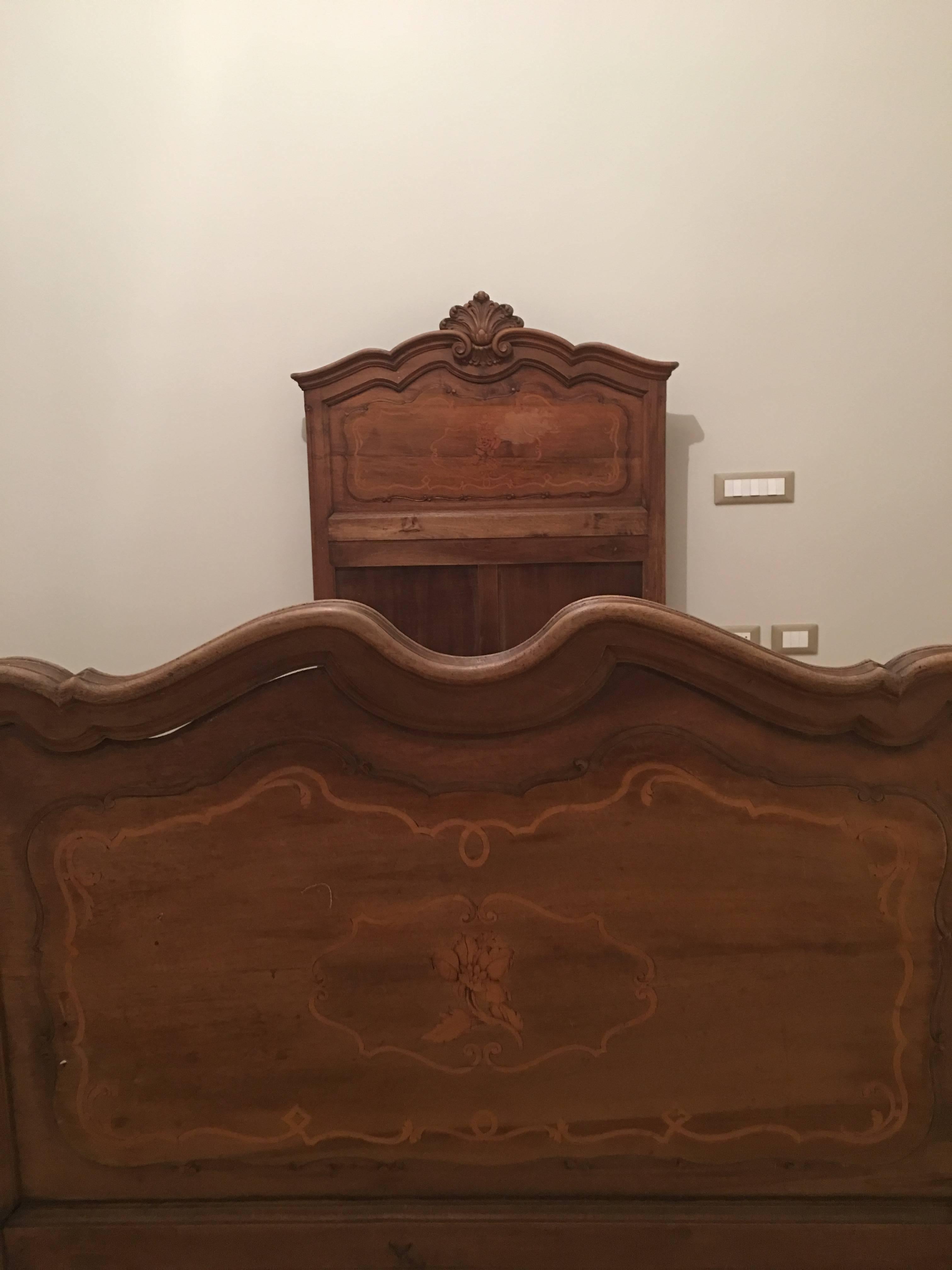 
TWO Antique single beds with beautiful marquetry inlaid details from 18th century. 
Lovely carved walnut single beds.
Measures: 195 cm long 
124 cm height
94 cm width.
 