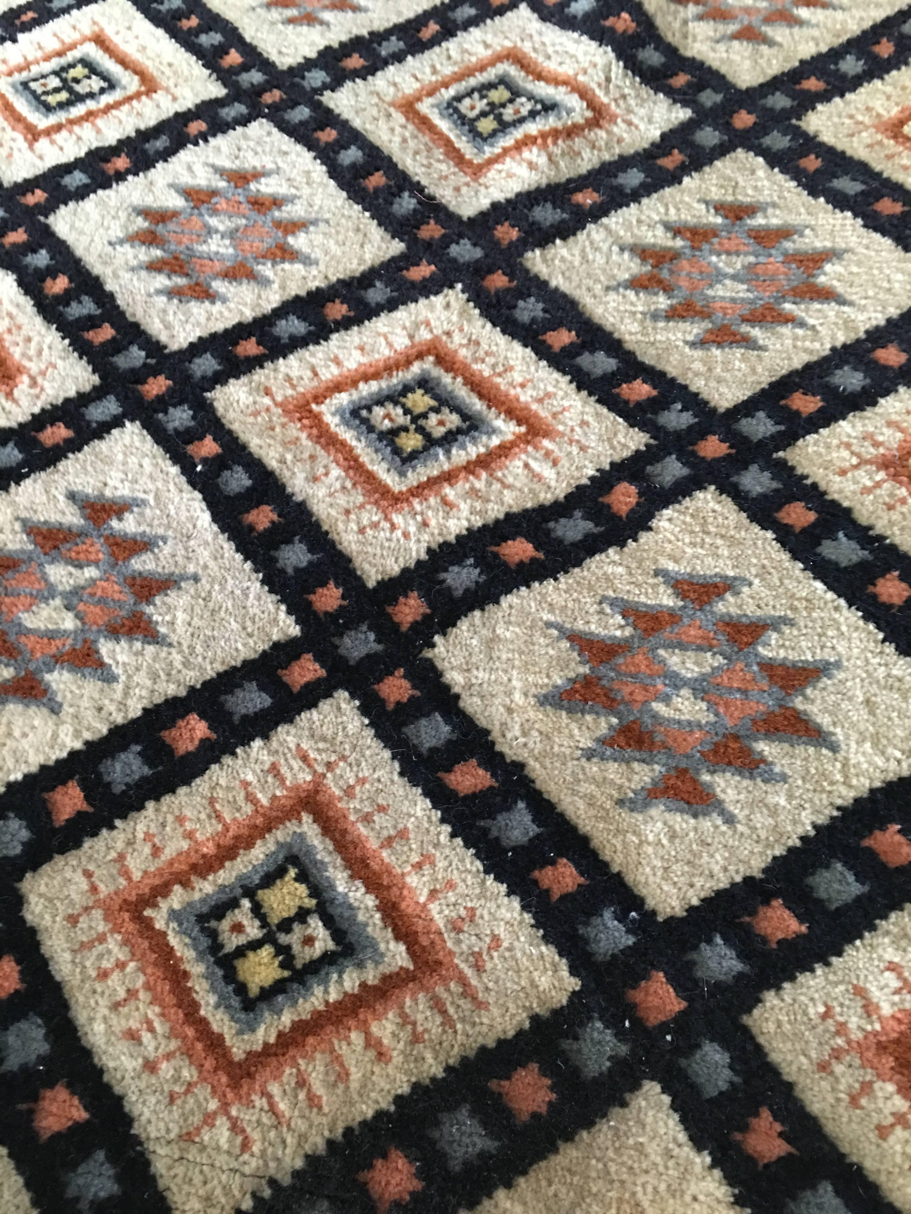 This lovely Moroccan rug displays exciting, abstract and modern designs.
Unlike traditional rugs found in western interior spaces, Moroccan carpets embody an inviting combination of history and design that fit wonderfully with Minimalist décor and
