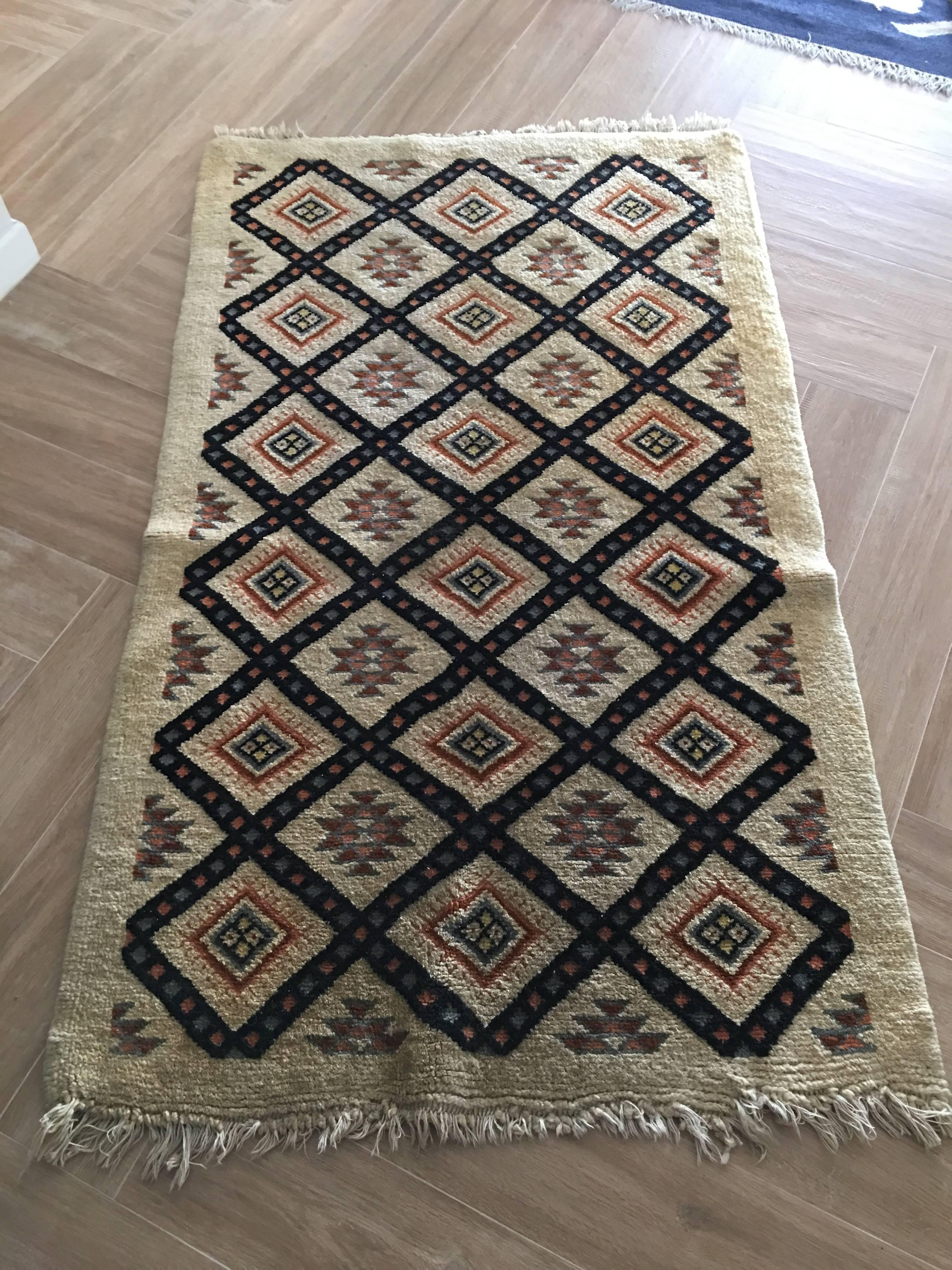 Moroccan Abstract Tribal Design Wool Carpet/Rug In Good Condition In Sofia, BG