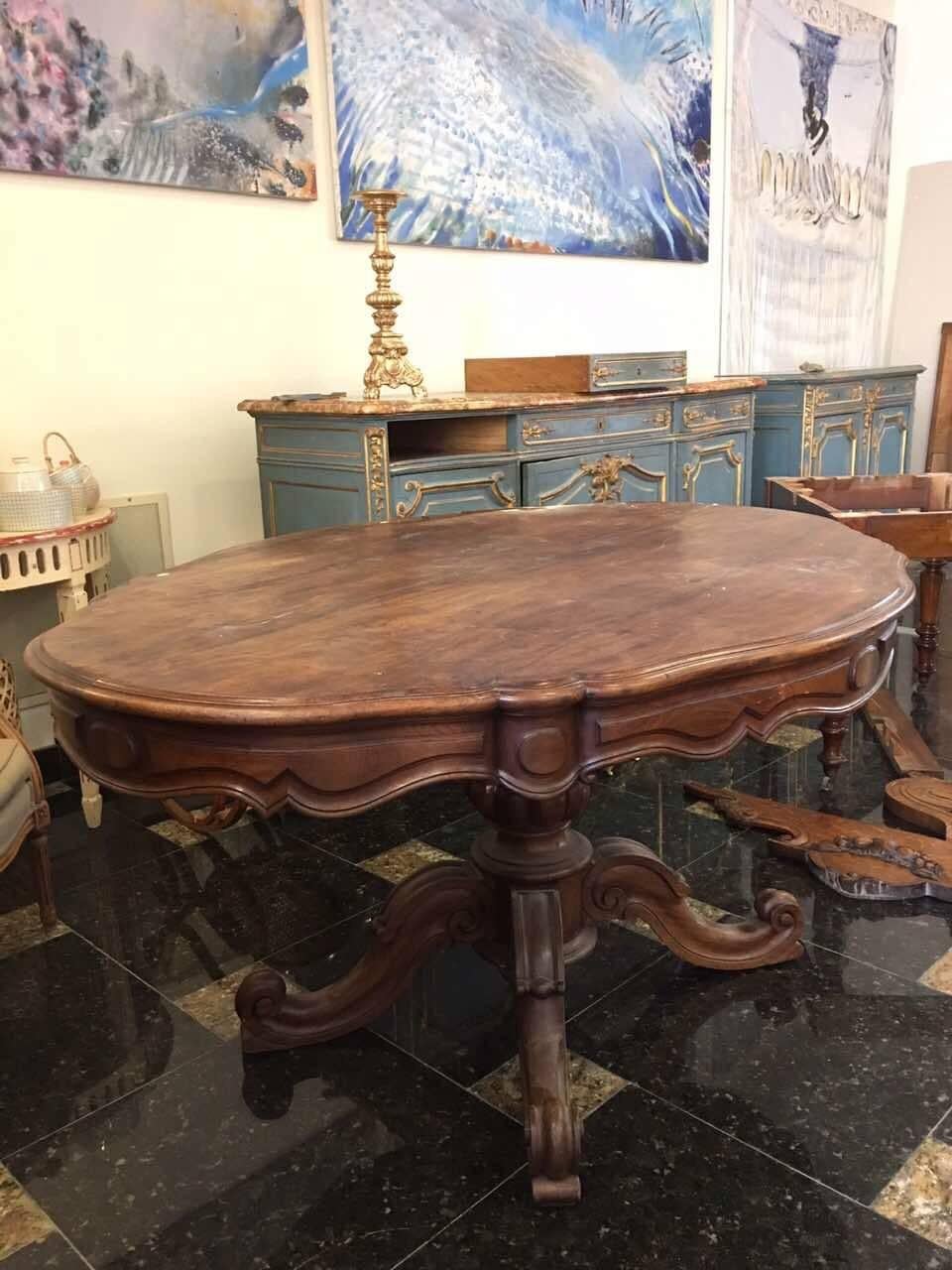 19th century Victorian style walnut centre table with beautifully figured shaped, tilt-top and moulded edge, standing on carved turned column and four carved legs. The table is in very good condition,
France, circa 1890.