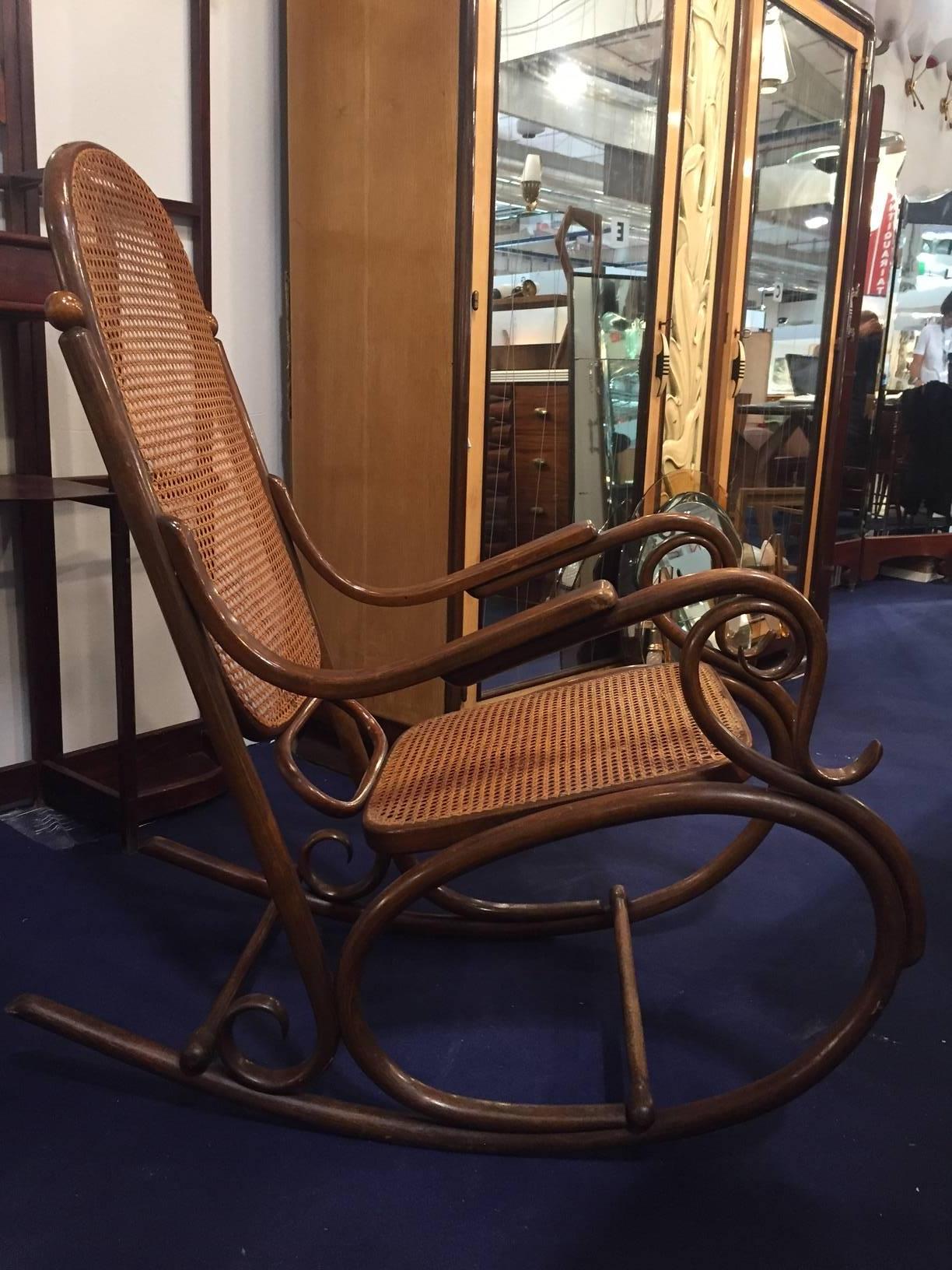 Thonet Bentwood Rocking Chair, Stamped, End of the 19th Century In Excellent Condition In Sofia, BG