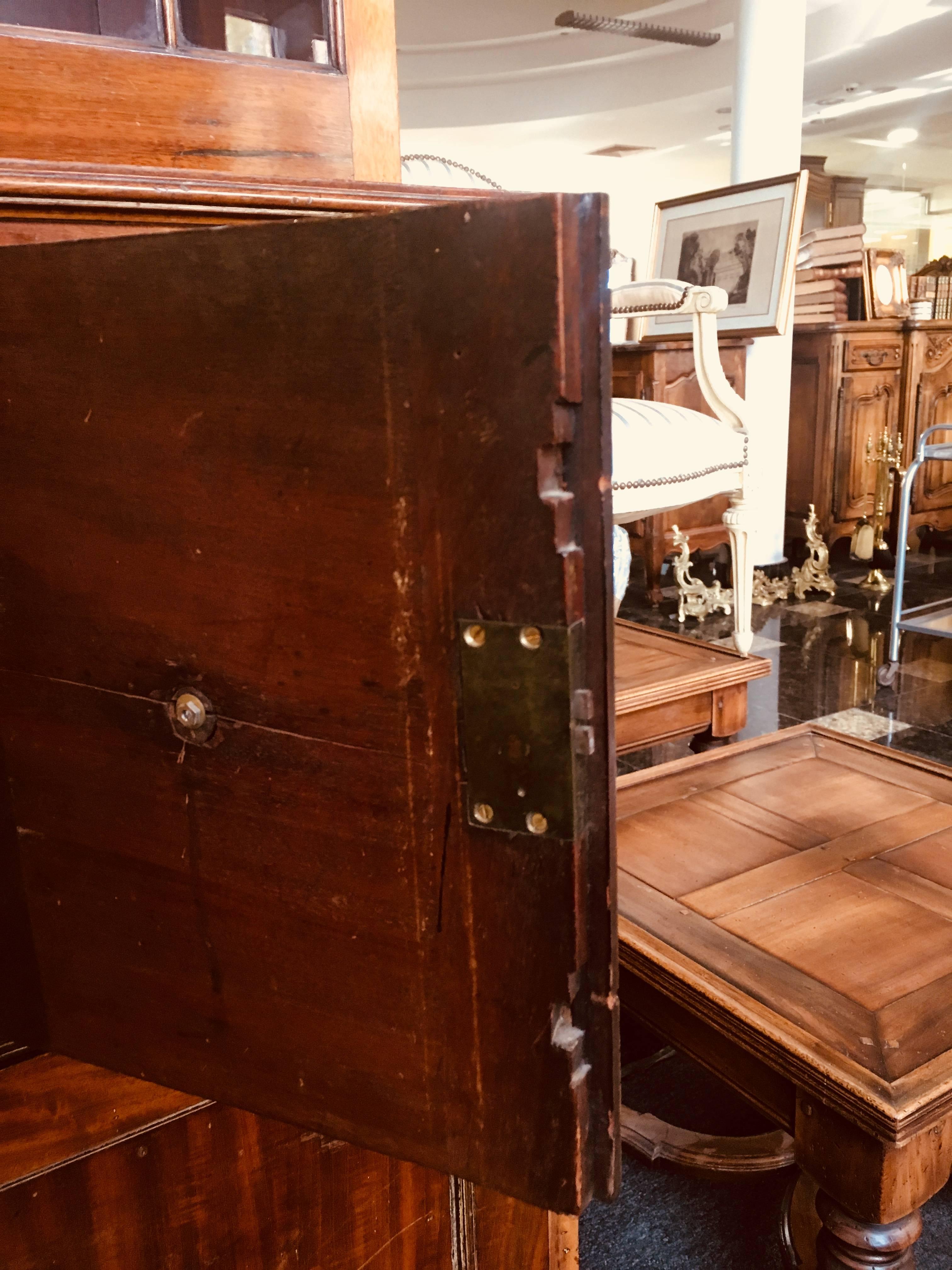 19th Century English Mahogany Breakfront Bookcase Cabinet, circa 1885 For Sale 2