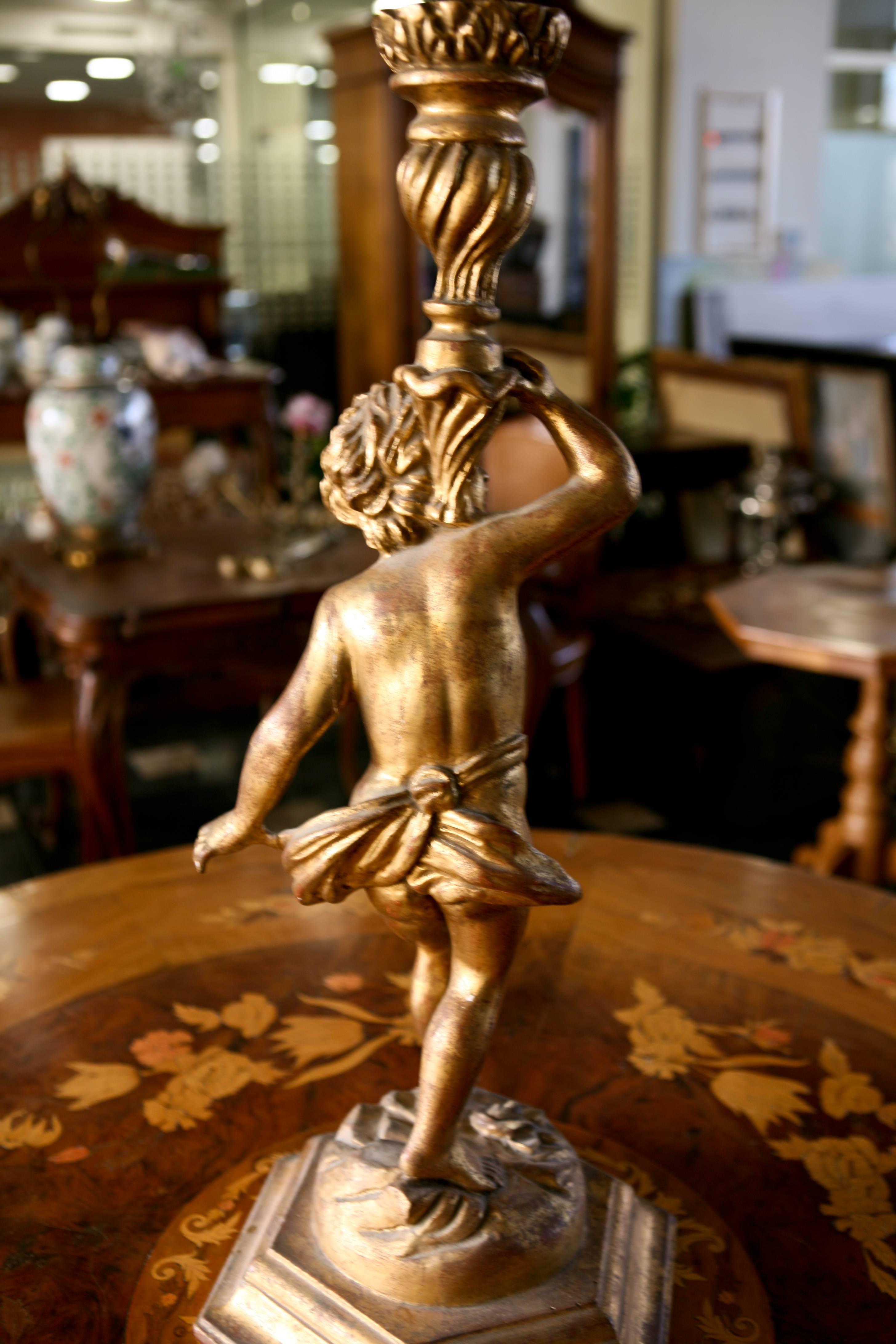 Français Base en bois doré sculpté du 19ème siècle pour lampe en vente