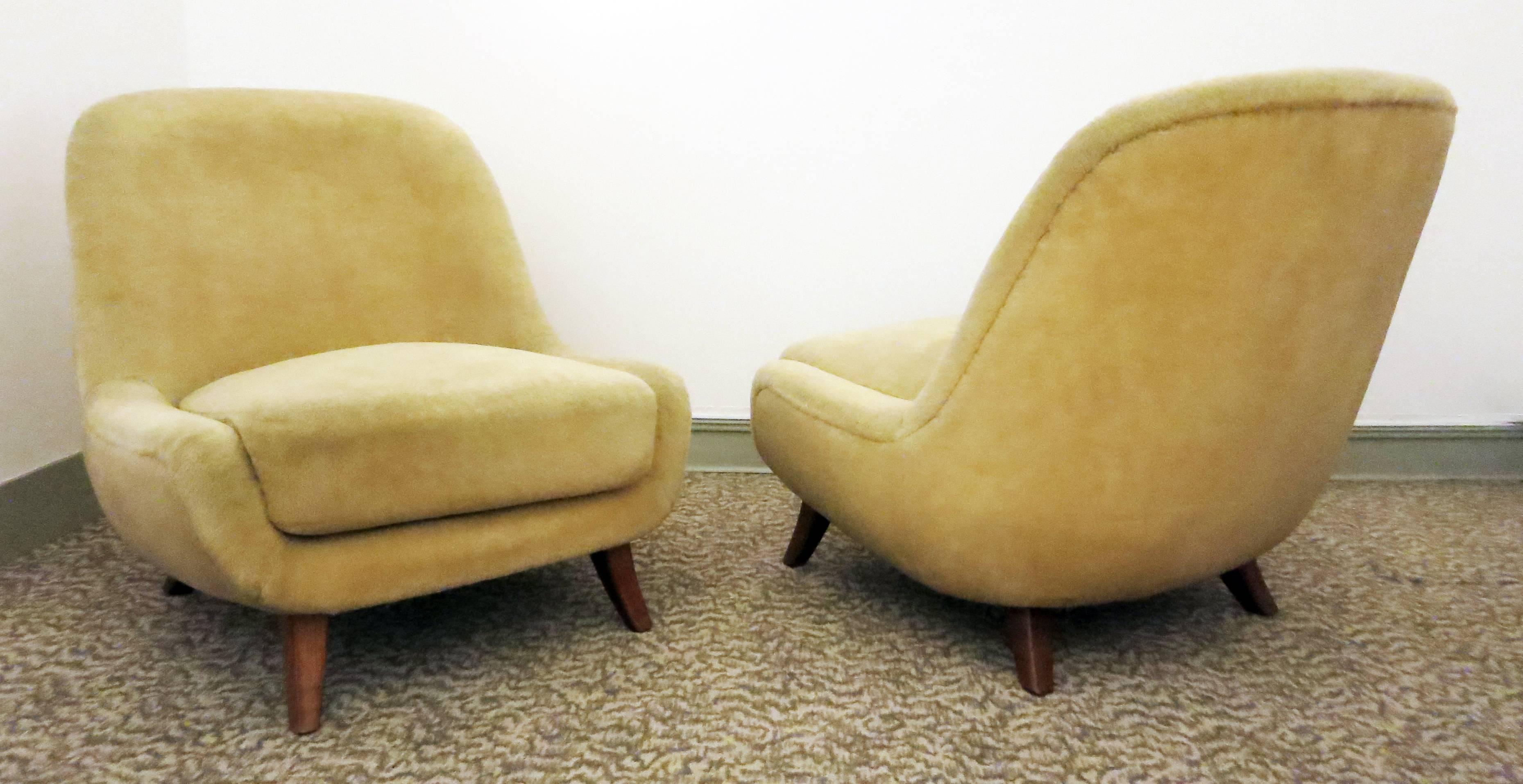 Huge and very comfortable pair of chairs by Bergmann from the 1950s.
Great very round shape.
Solid teak legs. Original light yellow fur velvet.