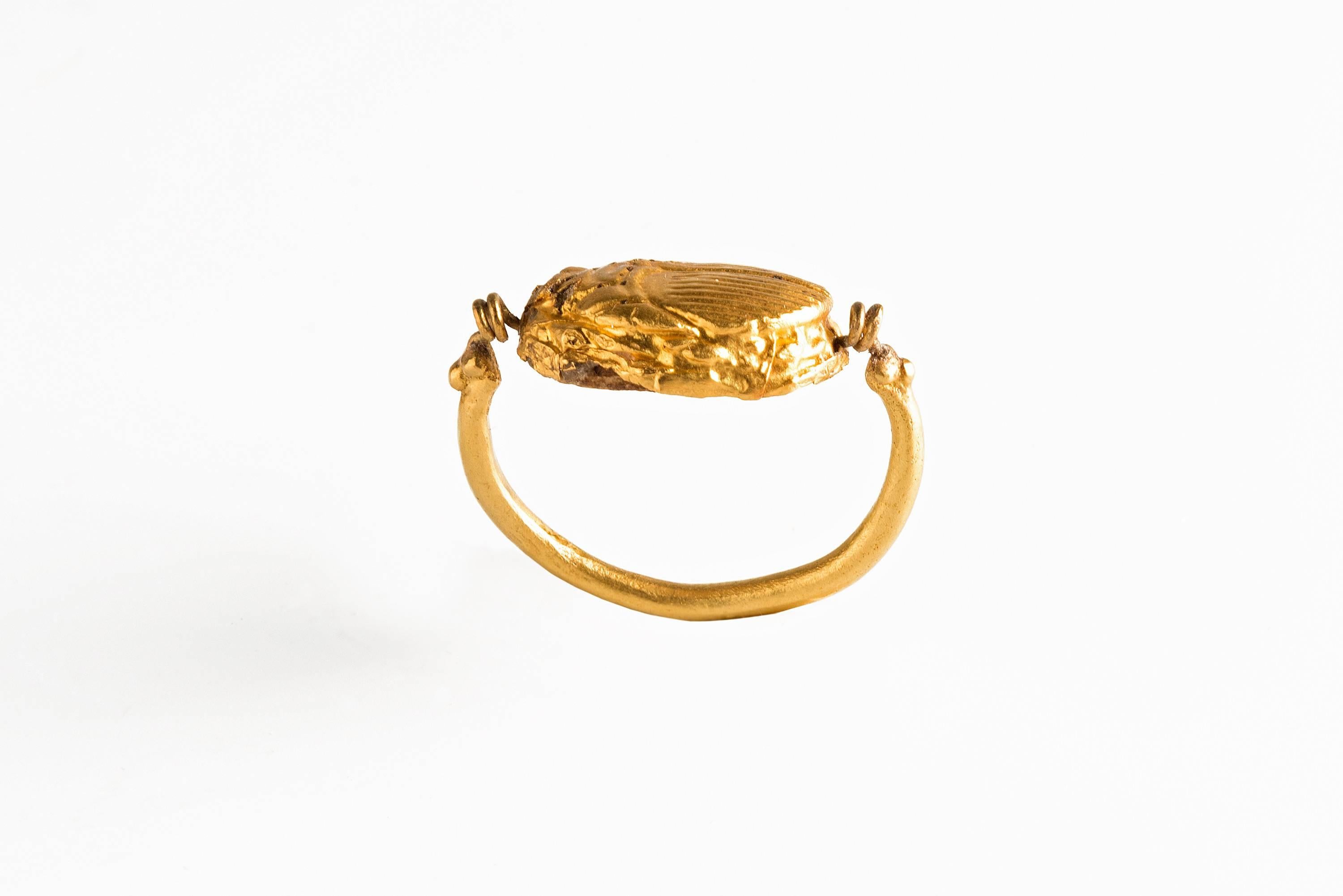Phoenician 22 Karat Gold Scarab Ring, Fine Ancient Jewelry In Excellent Condition For Sale In Lugano, CH
