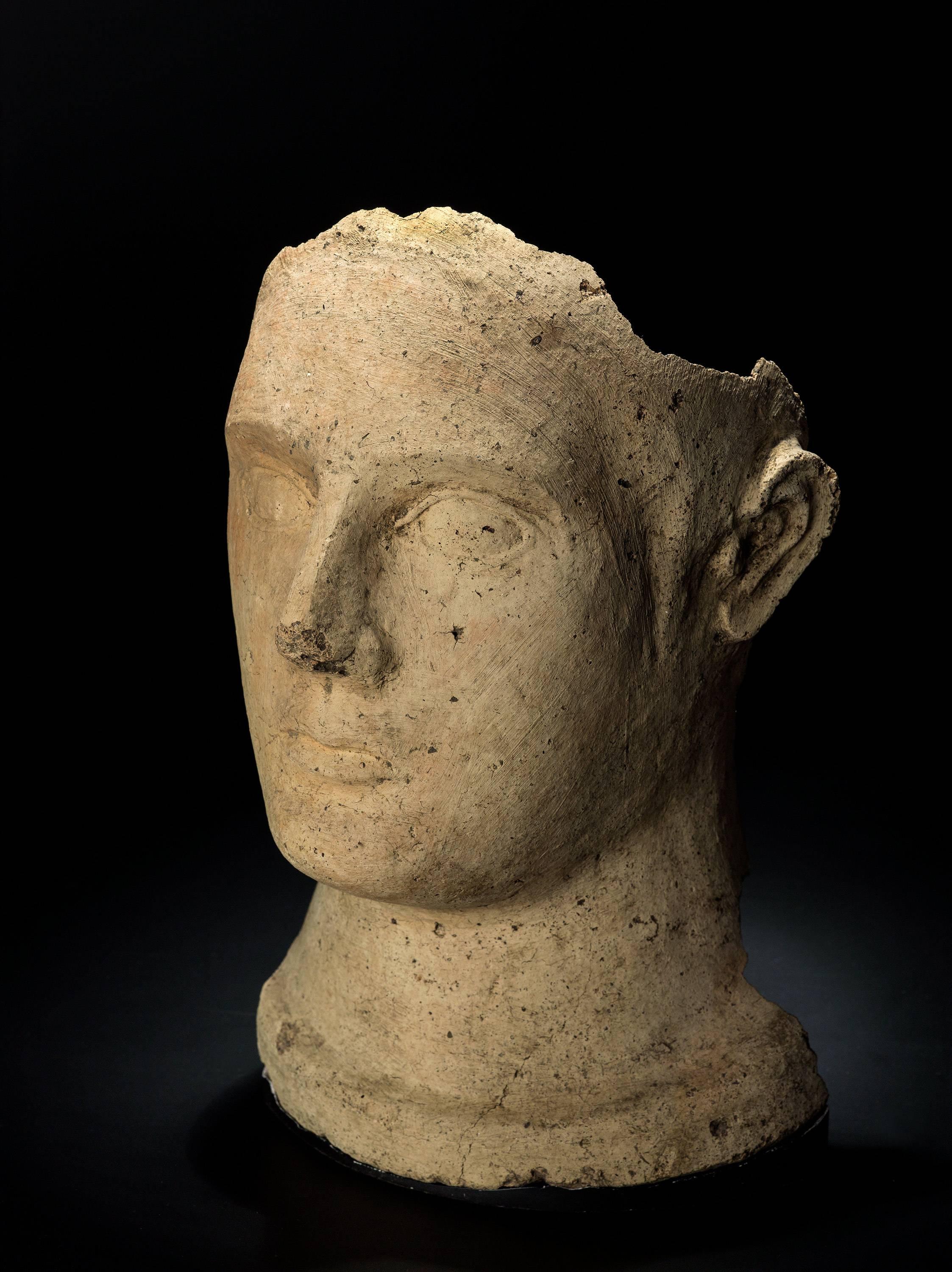 Ancient Etruscan Terracotta Votive Head In Good Condition For Sale In Lugano, CH