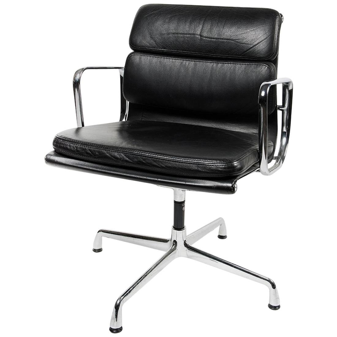 Charles Eames for Vitra EA208 Soft Pad Chair For Sale