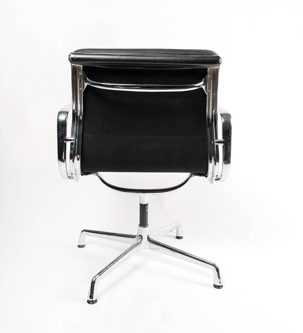 Charles Eames for Vitra EA208 Soft Pad Chair In Good Condition For Sale In Lugano, CH