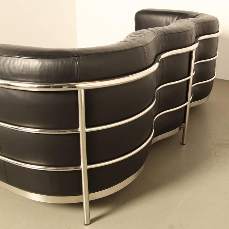 Name: Onda
Designer: Paolo Lomazzi
Manufacturer: Zanotta, Italy
Year: 1985

Black leather and chromed tubular steel is always a winning combination.

Worldwide shipping available via 1stdibs.