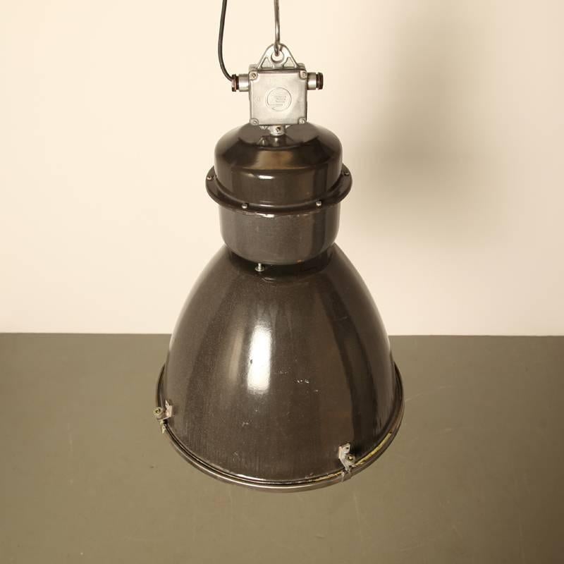 Type II Linz G Industrial Light with Glass In Fair Condition For Sale In Amsterdam, NL