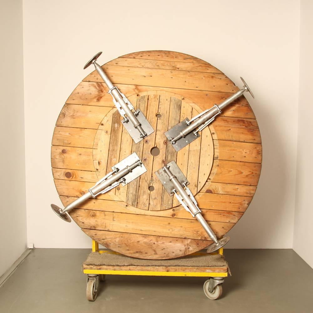 Cable Spool Top Table with Satellite Legs In Good Condition For Sale In Amsterdam, NL