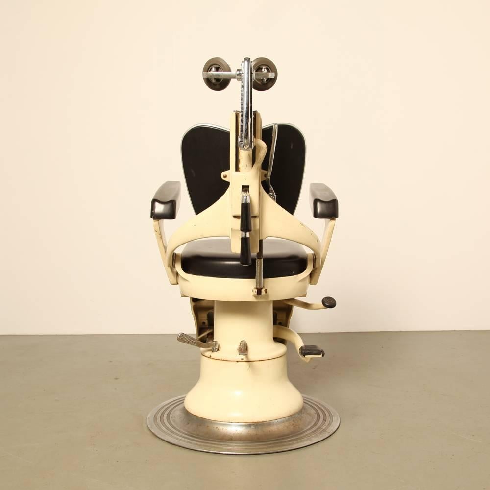 Vintage Siemens Dentist’s Chair In Excellent Condition In Amsterdam, NL