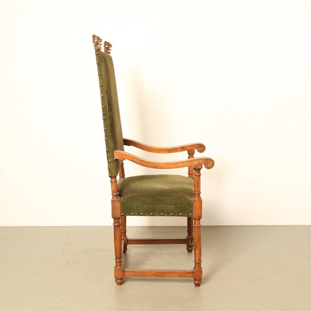 19th century French armchair

Throne

Green corduroy.