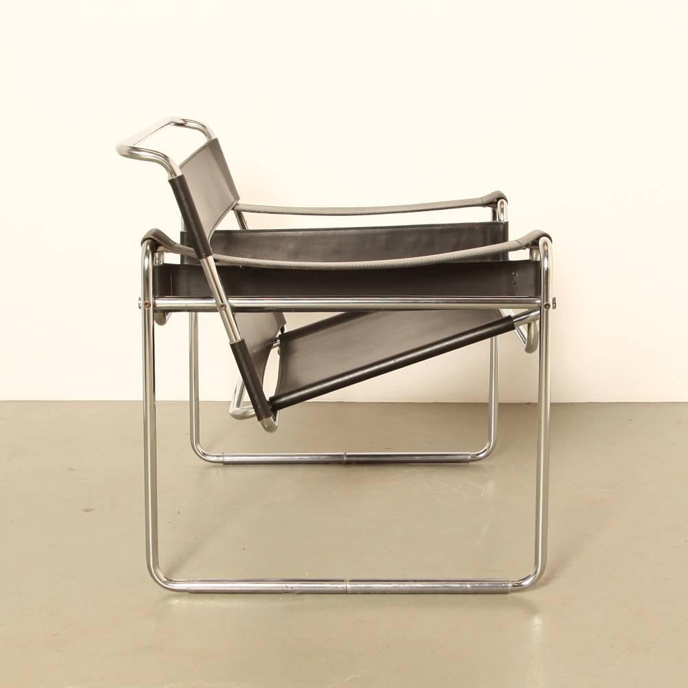 Name: Wassily chair
Designer: Marcel Breuer
Manufacturer: unknown
Design year: 1925

The Wassily chair is a design by Marcel Breuer from 1925 and is also known as the B3 chair. It is made of chromed steel and saddle leather in black. The style