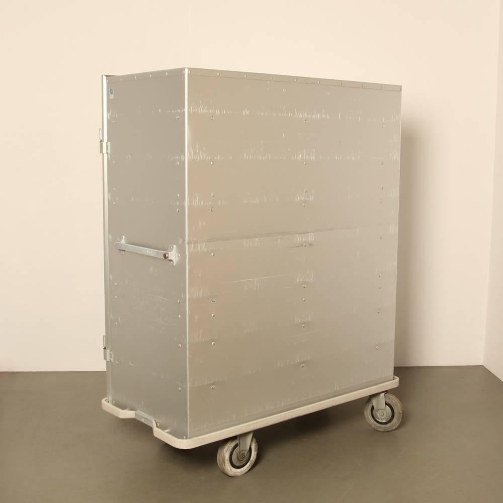 Zarges Aluminum Storage and Transport Cabinet on Wheels In Good Condition For Sale In Amsterdam, NL