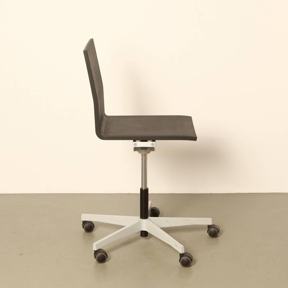 Name: .04 office chair
Designer: Maarten van Severen
Manufacturer: Vitra, Switzerland
Design year: 2000

“Maarten van Severen’s .04 office chair is distinctly different in appearance from typical task chairs used in institutional settings. At the