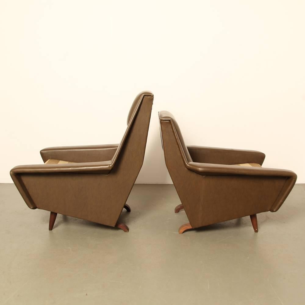 Danish Pair of Vintage Scandinavian Modern Lounge Chairs in the Style of Folke Ohlsson For Sale