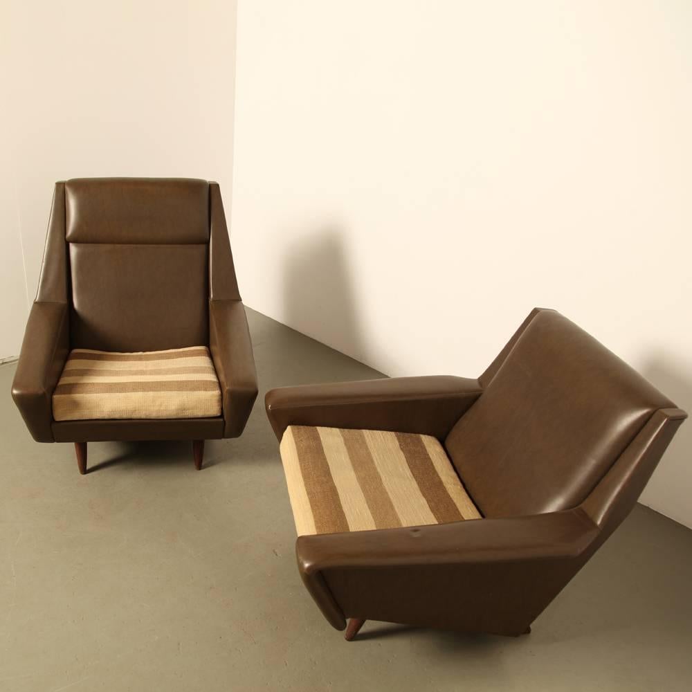 Mid-Century Modern Pair of Vintage Scandinavian Modern Lounge Chairs in the Style of Folke Ohlsson For Sale