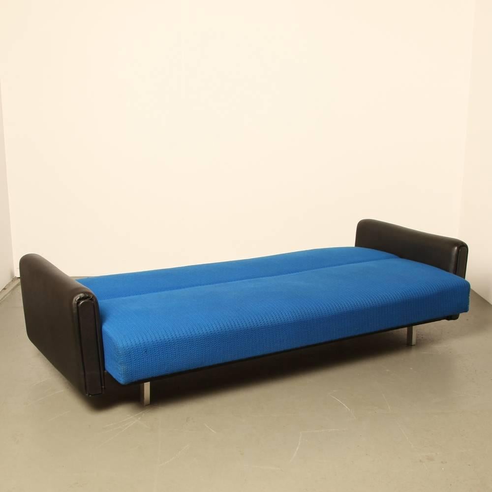 Fairly recently reupholstered

black skai side pieces

Dimensions: 80 D x 210 W x 73 H cm
seat height: 37 cm

“mattress” dimensions: 90 x 185 x 15 H cm.