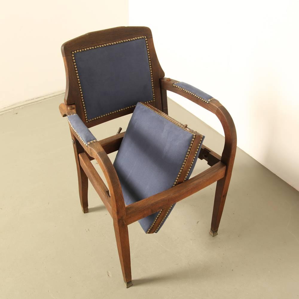 Late 19th Century Barber’s Chair from circa 1880 in Oak and Suede For Sale