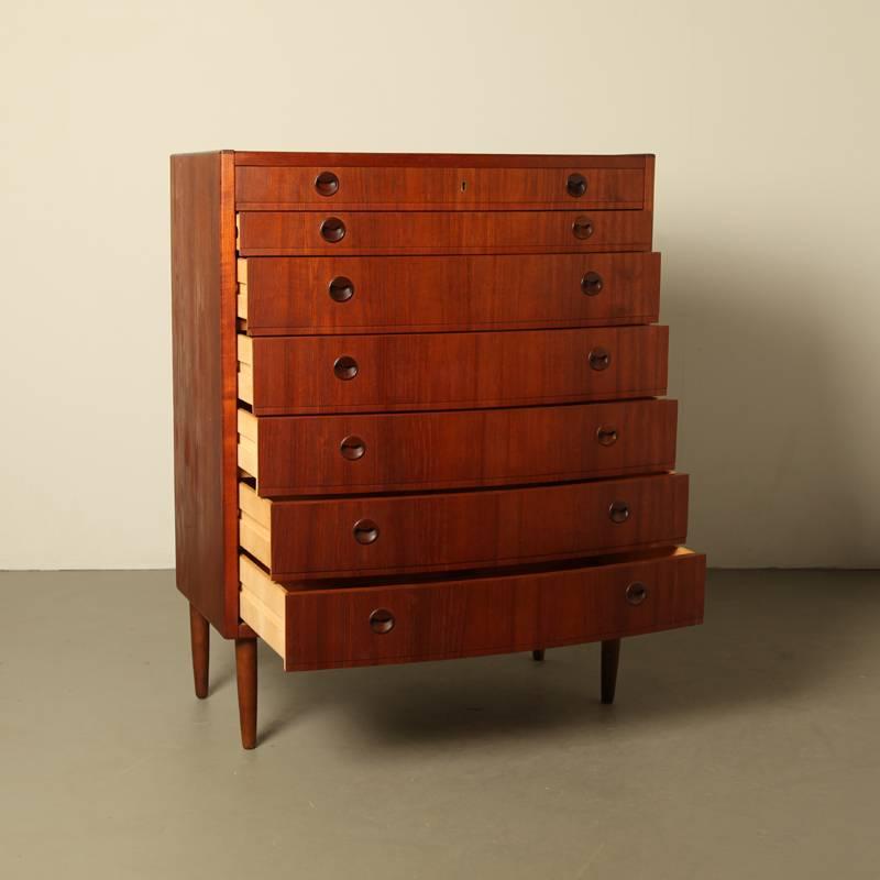 Beautiful Danish teak chest of drawers, seven drawers.
Designer: Kai Kristiansen, Danish midcentury design.
Good condition, seven solid drawers.