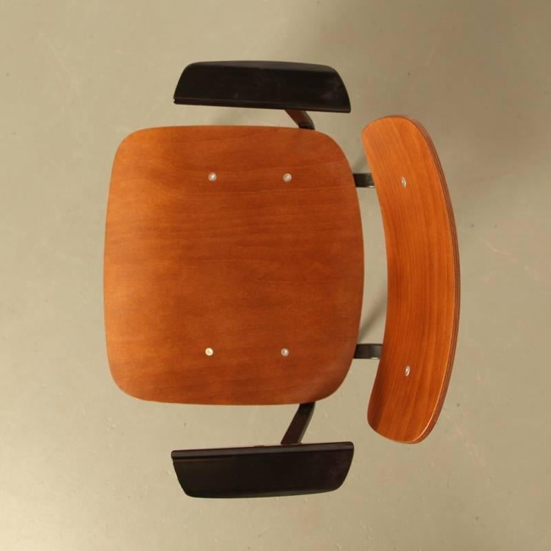 Revolt Chair by Friso Kramer for Ahrend Cirkel with Armrests In Excellent Condition For Sale In Amsterdam, NL