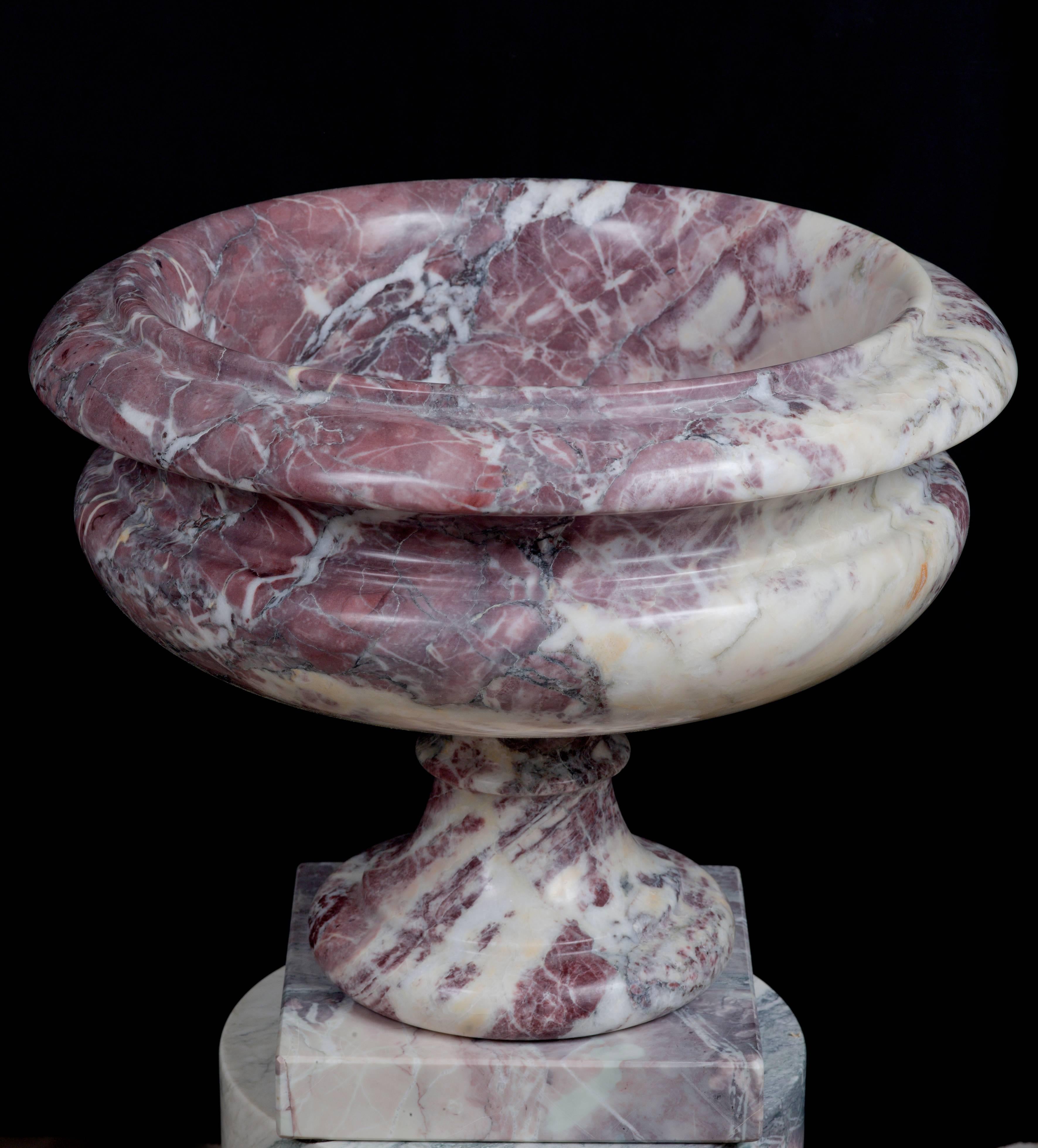Italian Marble Vase in Neoclassical Style In Excellent Condition In Roma, IT