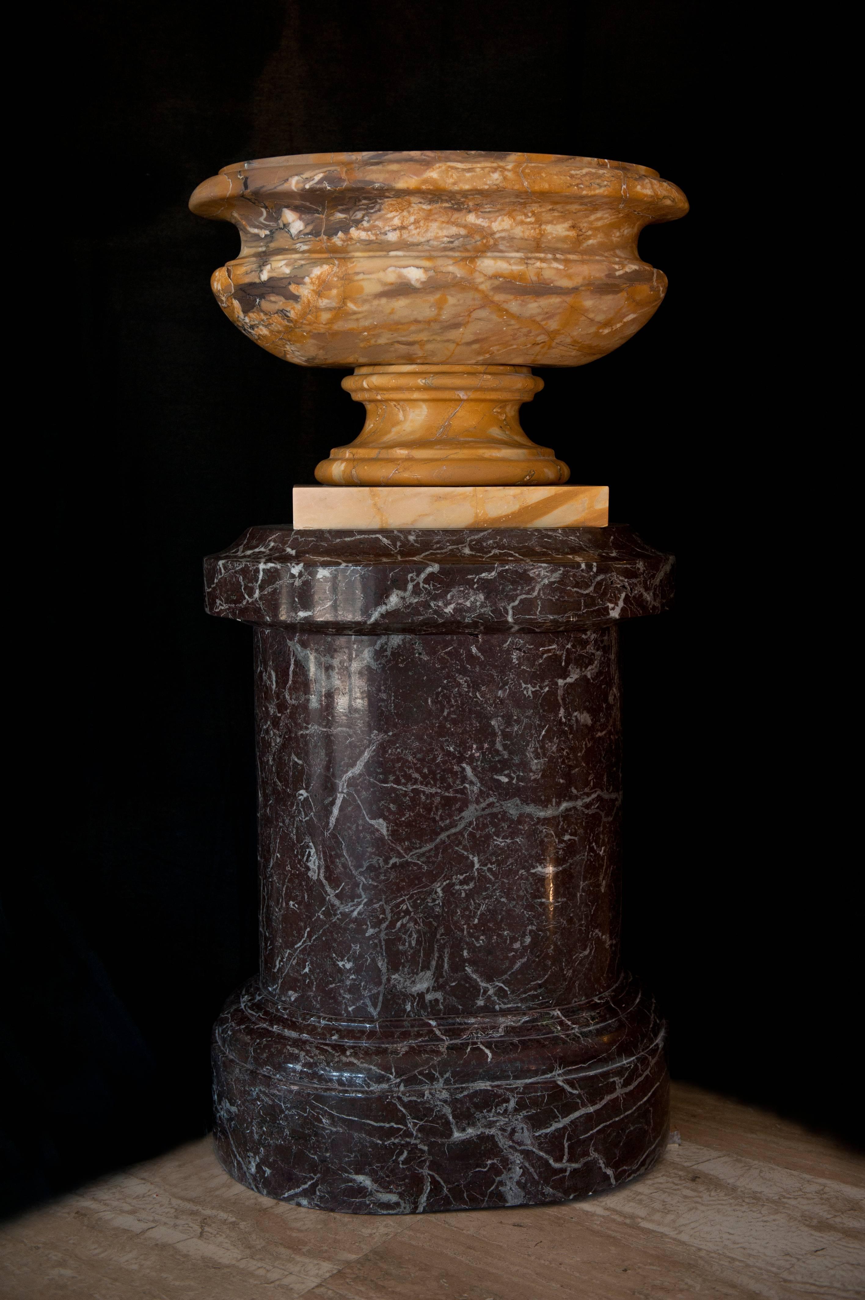 A central piece, an object of art made in a very exclusive and huge marble, the Siena marble; as we said a central piece not only for example of a table or a console, but a central piece of a decoration. This object is an authentic and iconic