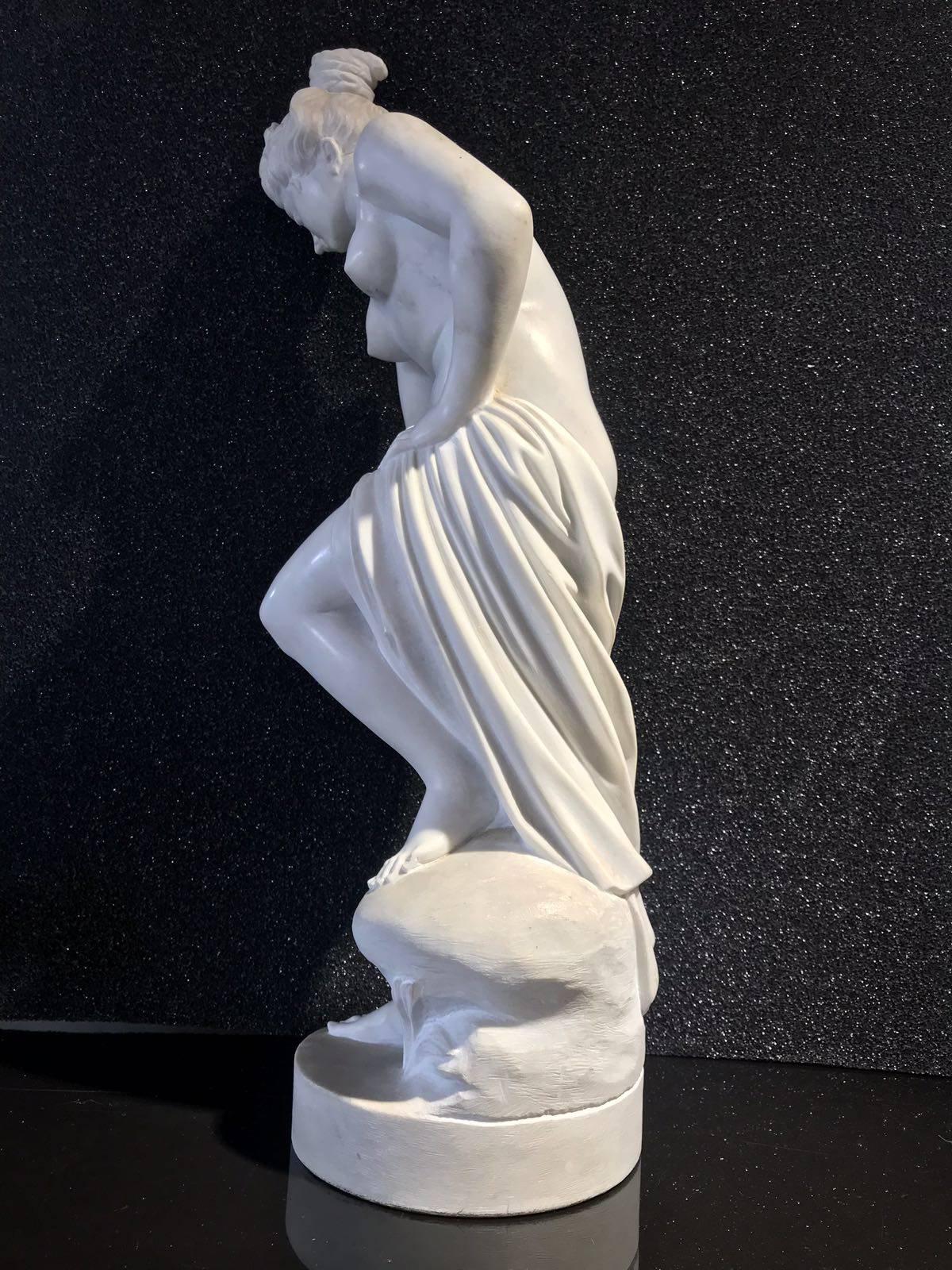20th Century Italia Marble Statue of Venus at Bath by Giuseppe  Giannoni In Excellent Condition For Sale In Roma, IT