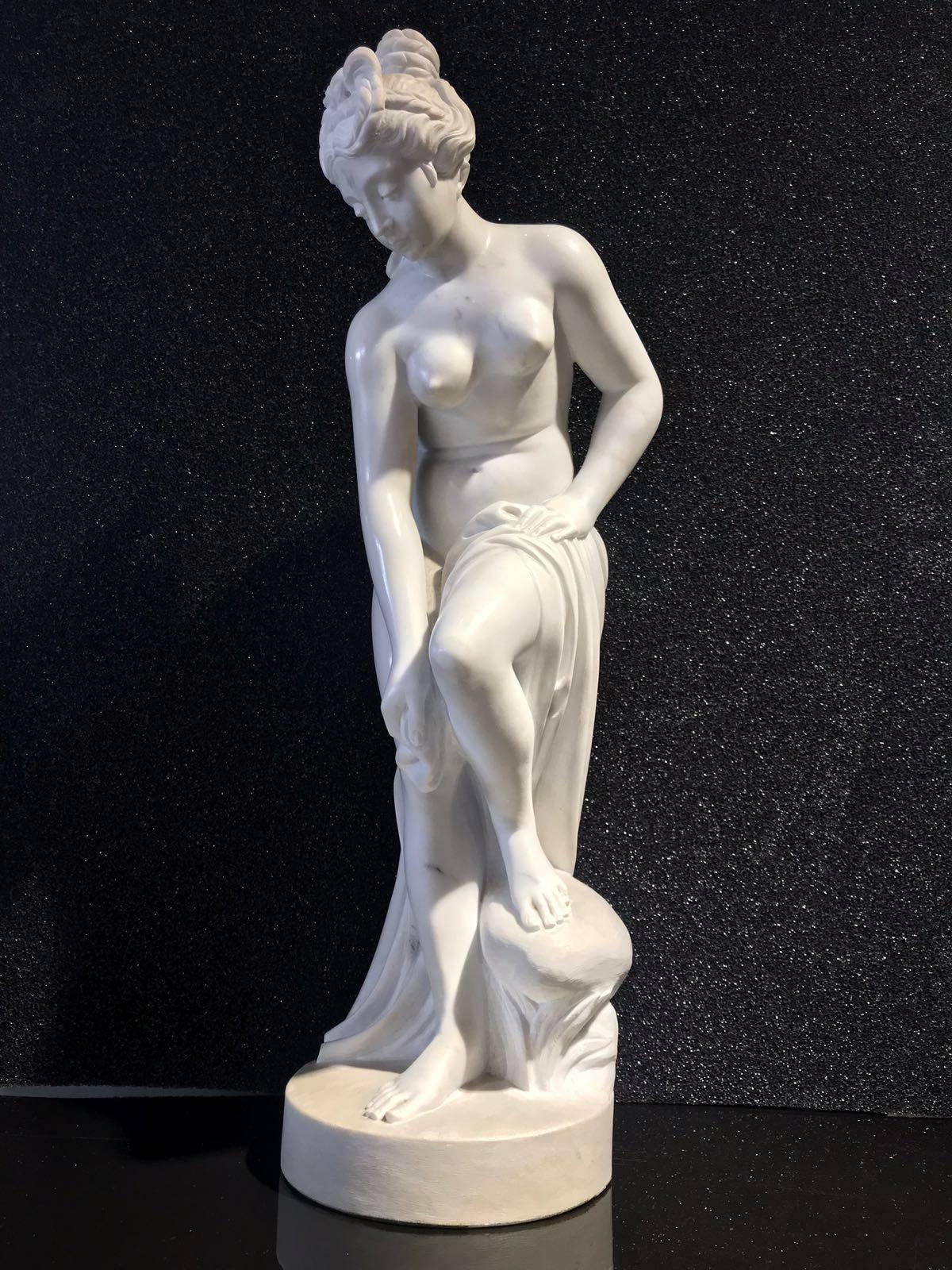 Italian 20th Century Italia Marble Statue of Venus at Bath by Giuseppe  Giannoni For Sale