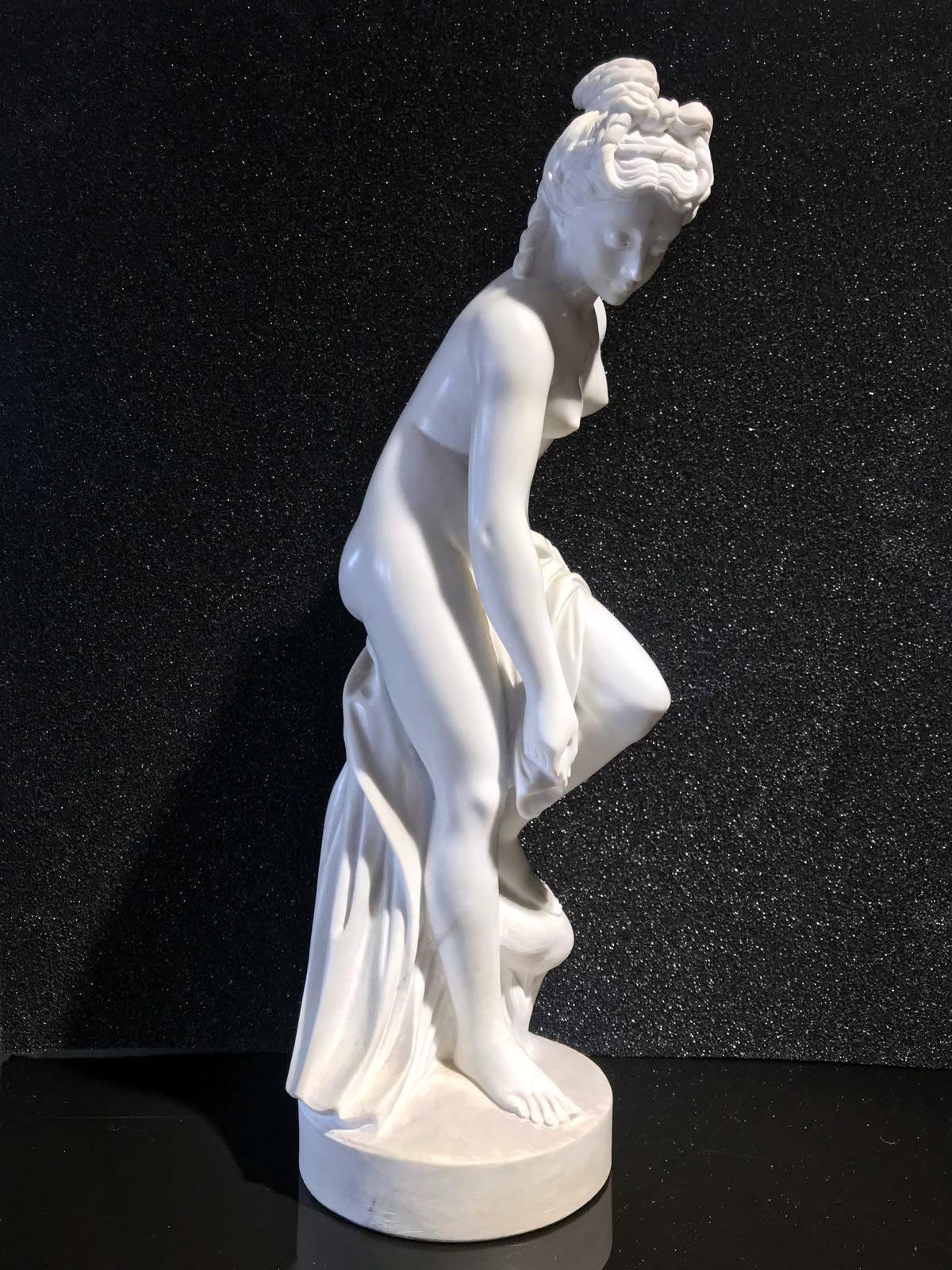 Statuary Marble 20th Century Italia Marble Statue of Venus at Bath by Giuseppe  Giannoni For Sale