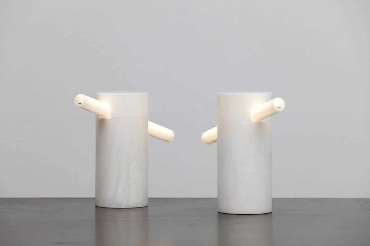 There is a little known about this alabaster lamps. But regarding the origin and the general concept of the lamps it is without doubt that we can say that Pepe Cortes is not far or is the author. The quality of the lamps is coming from a very simple