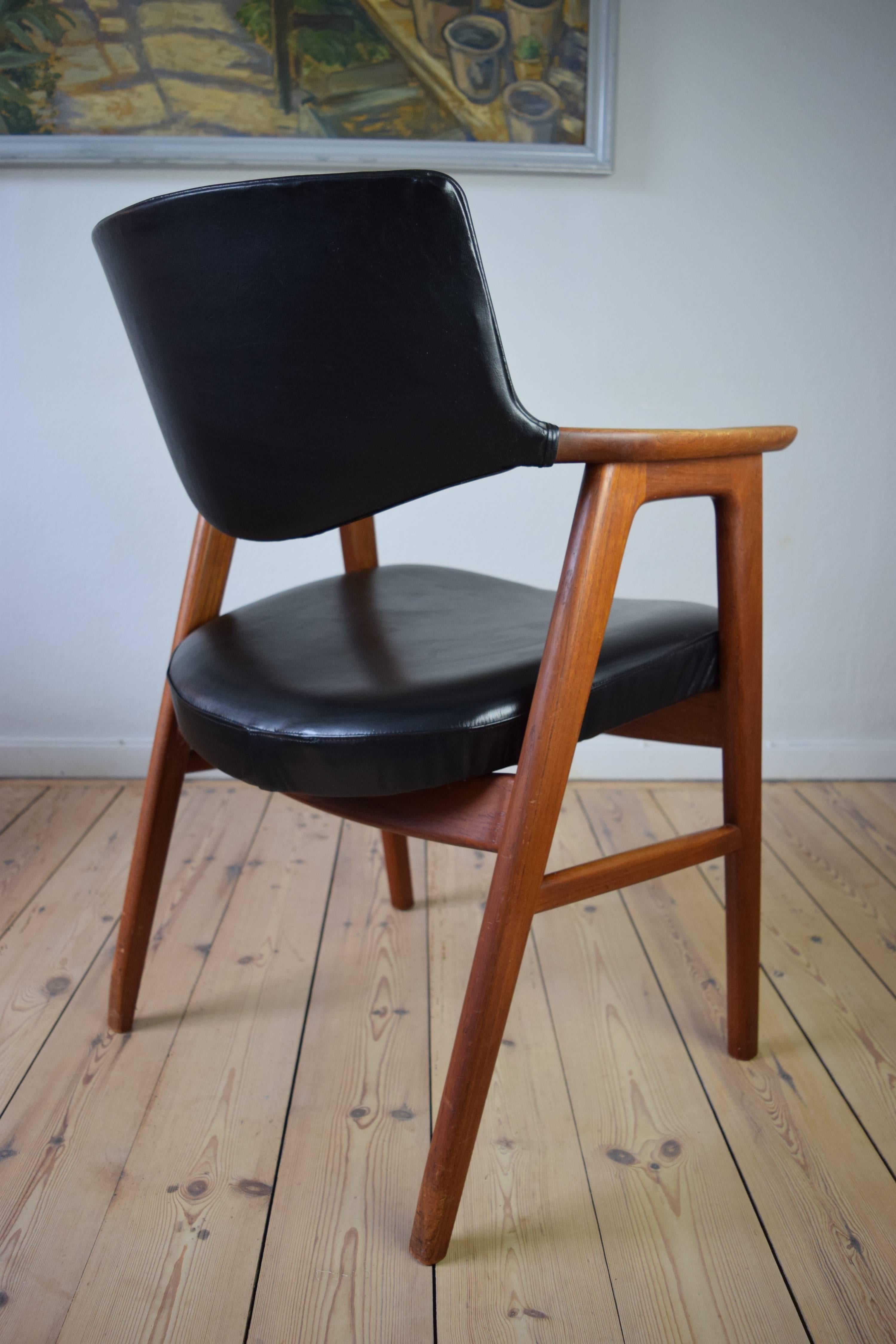 Danish Teak Armchair by Erik Kirkegaard for Høng Møbelfabrik For Sale