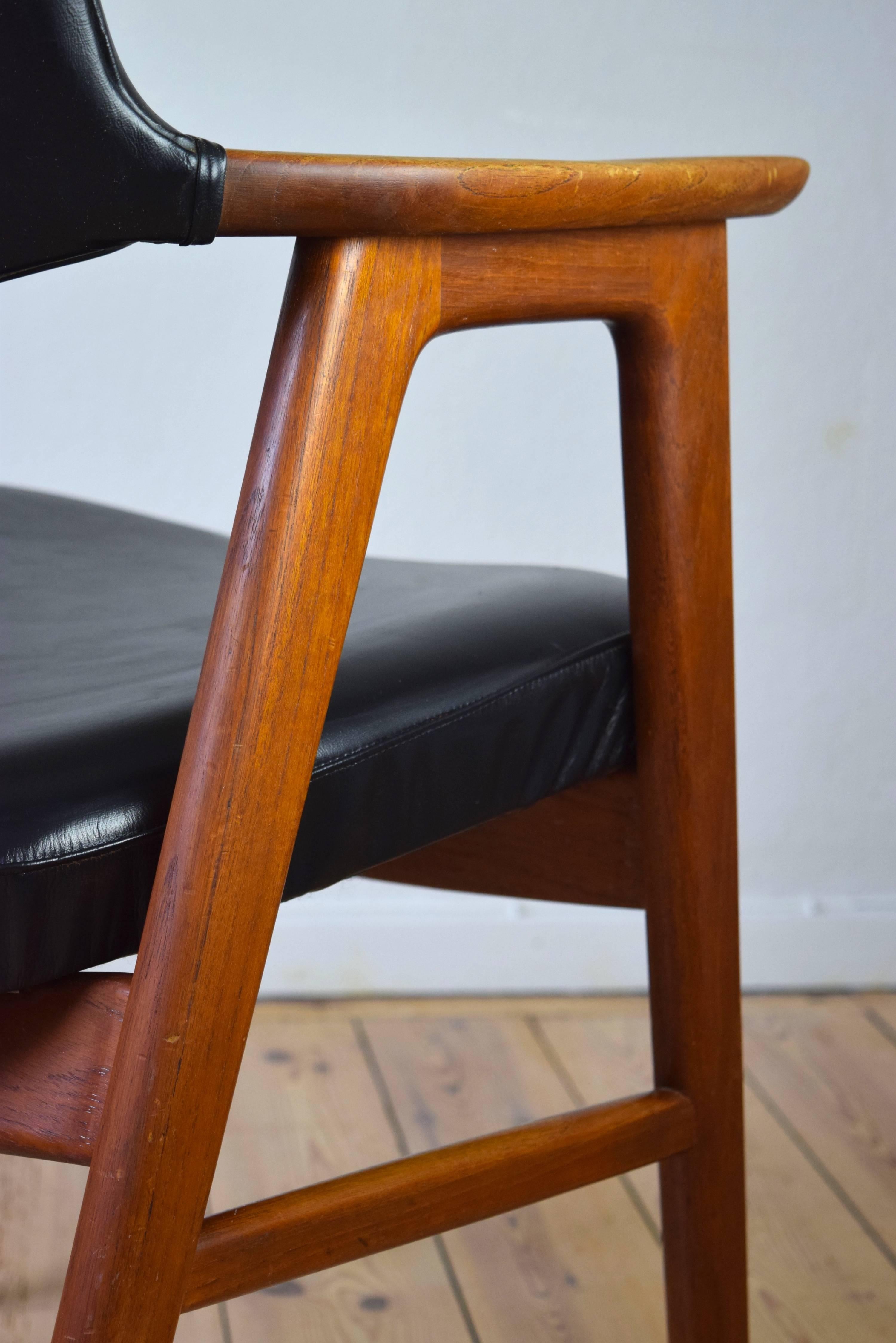 Teak Armchair by Erik Kirkegaard for Høng Møbelfabrik For Sale 1