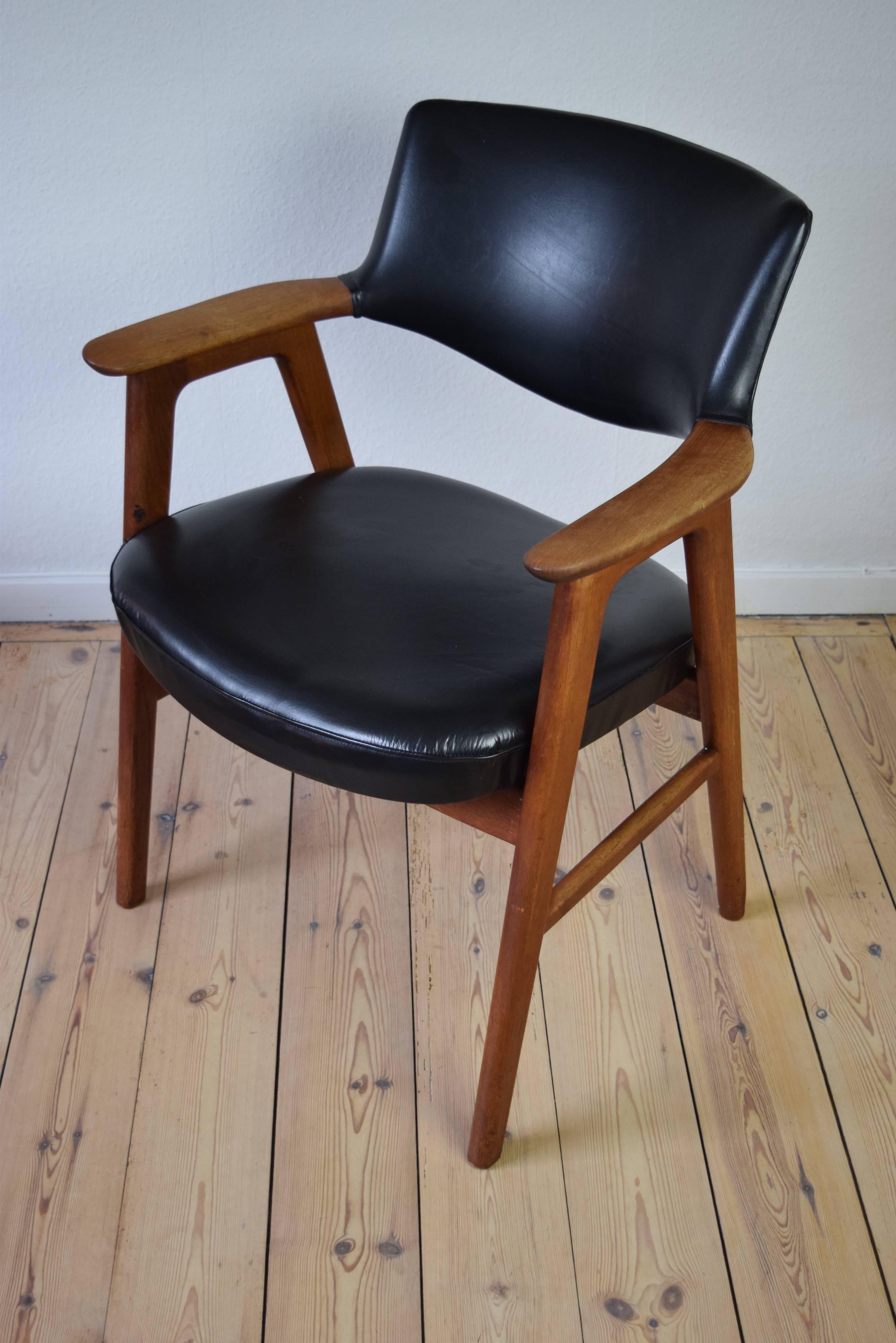 Teak Armchair by Erik Kirkegaard for Høng Møbelfabrik For Sale 3