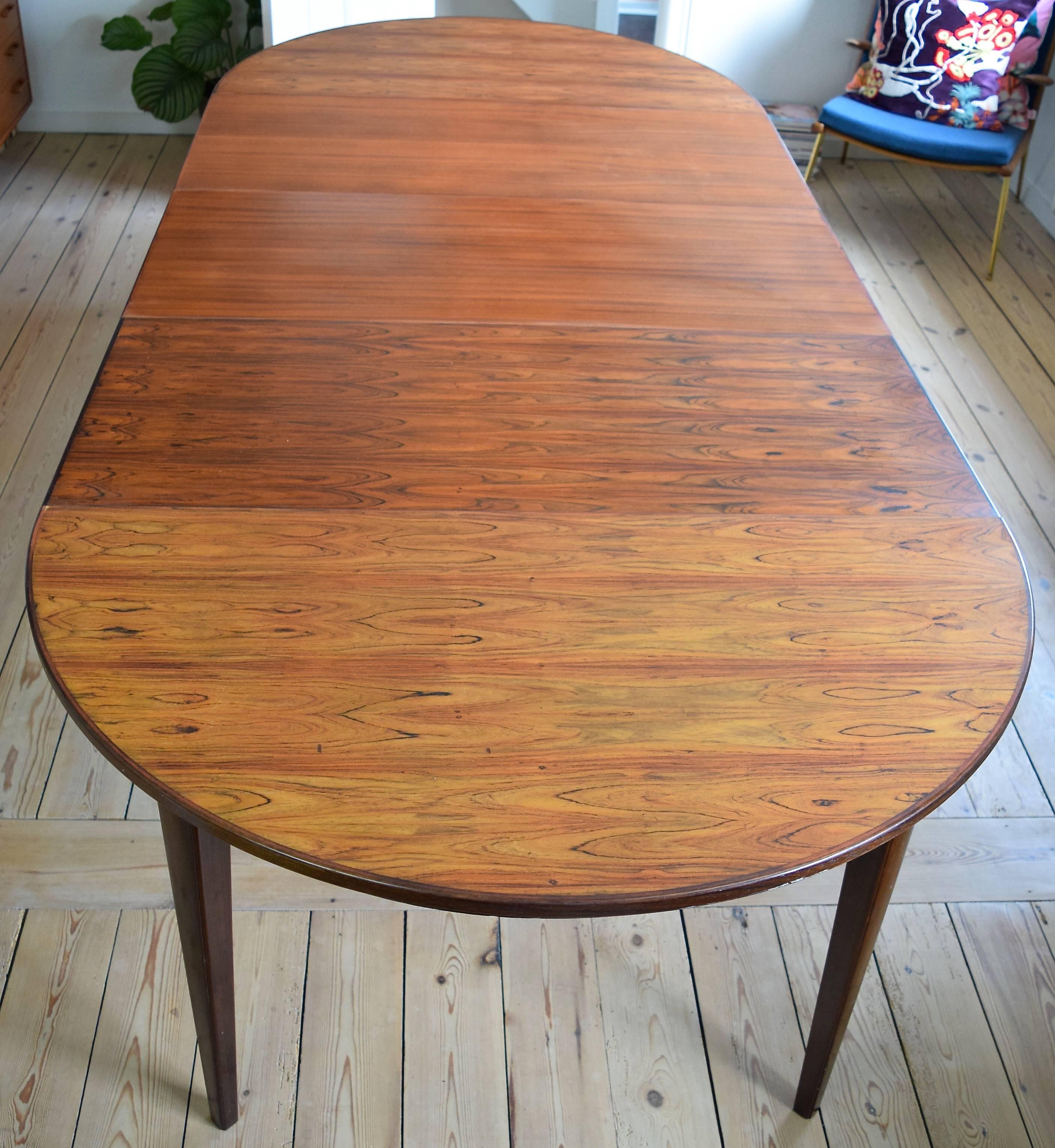 Omann Jun Model 55 Rosewood Dining Table In Good Condition For Sale In Nyborg, DK